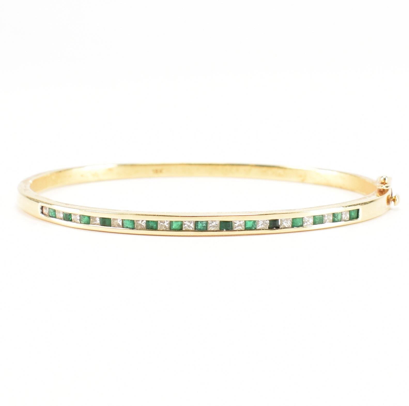 18CT GOLD DIAMOND & EMERALD BANGLE BRACELET