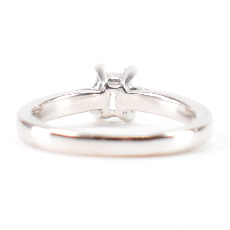 HALLMARKED 18CT WHITE GOLD & DIAMOND SOLITAIRE RING - Image 3 of 11