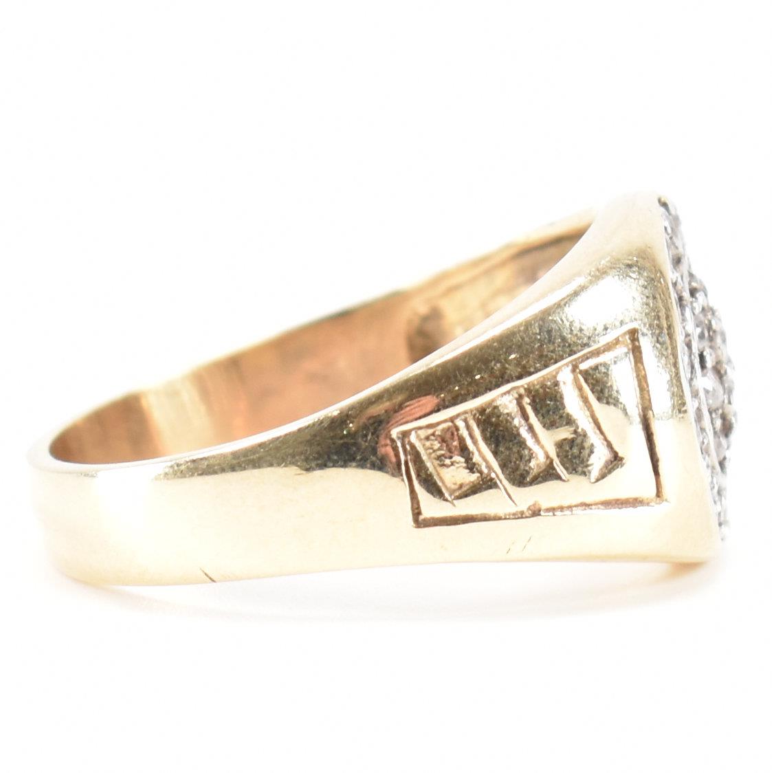 HALLMARKED 9CT GOLD & WHITE STONE CLUSTER RING - Image 5 of 8