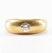 HALLMARKED 18CT GOLD & DIAMOND SOLITAIRE RING