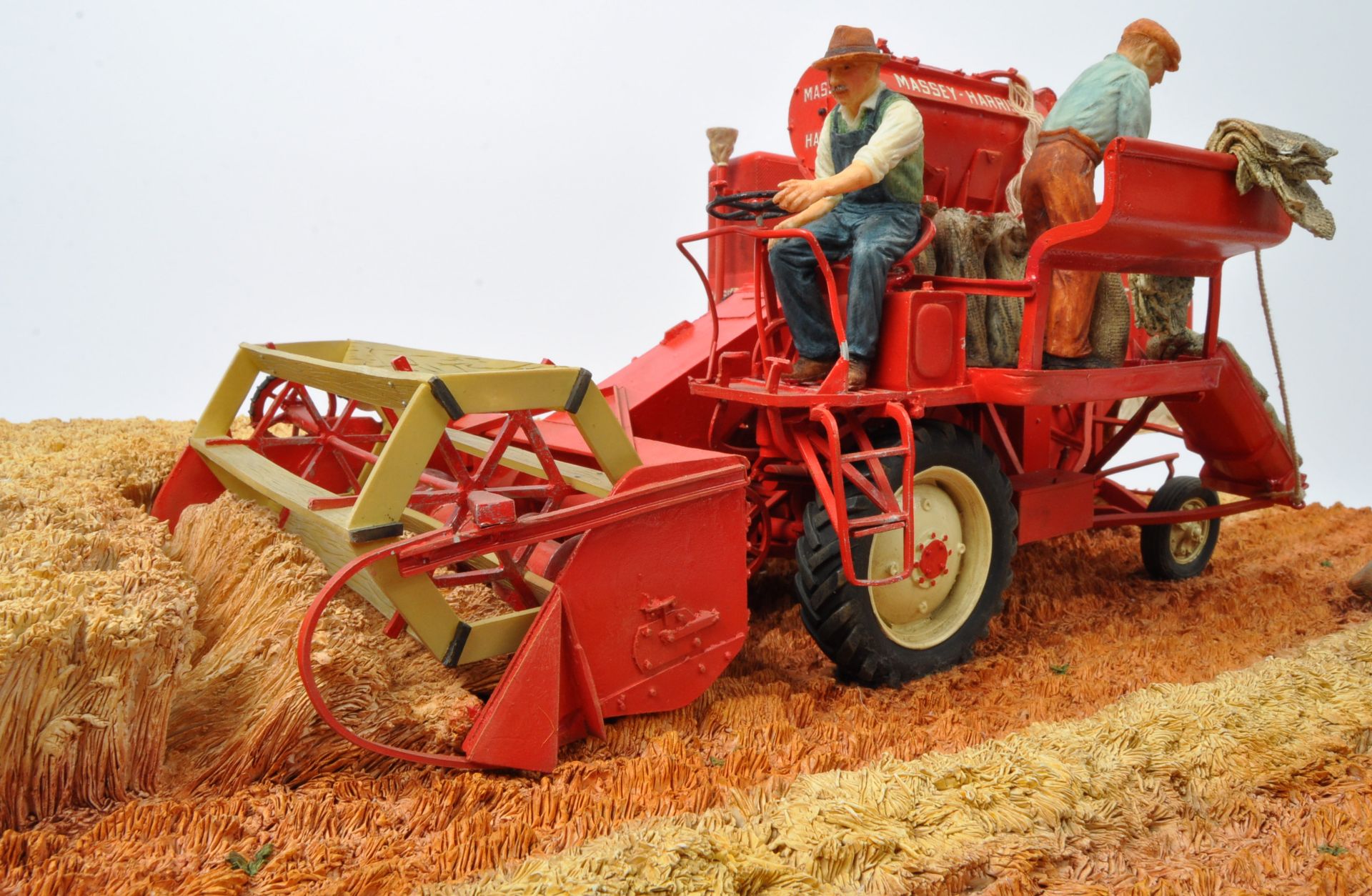 COUNTRY LEGACY - HARVEST BREAK - NOS BOXED SCULPTURE - Image 6 of 7