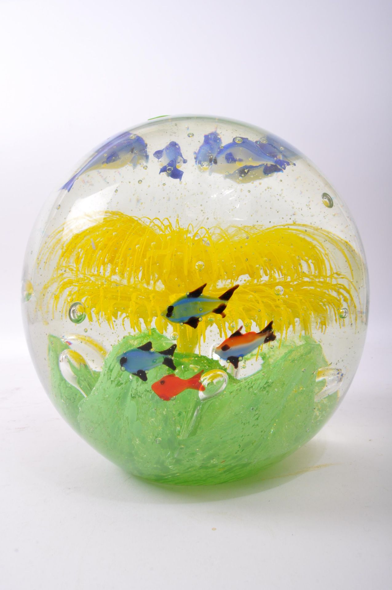 VERY LARGE MURANO DOLPHIN & FISH PAPERWEIGHT - Image 3 of 5