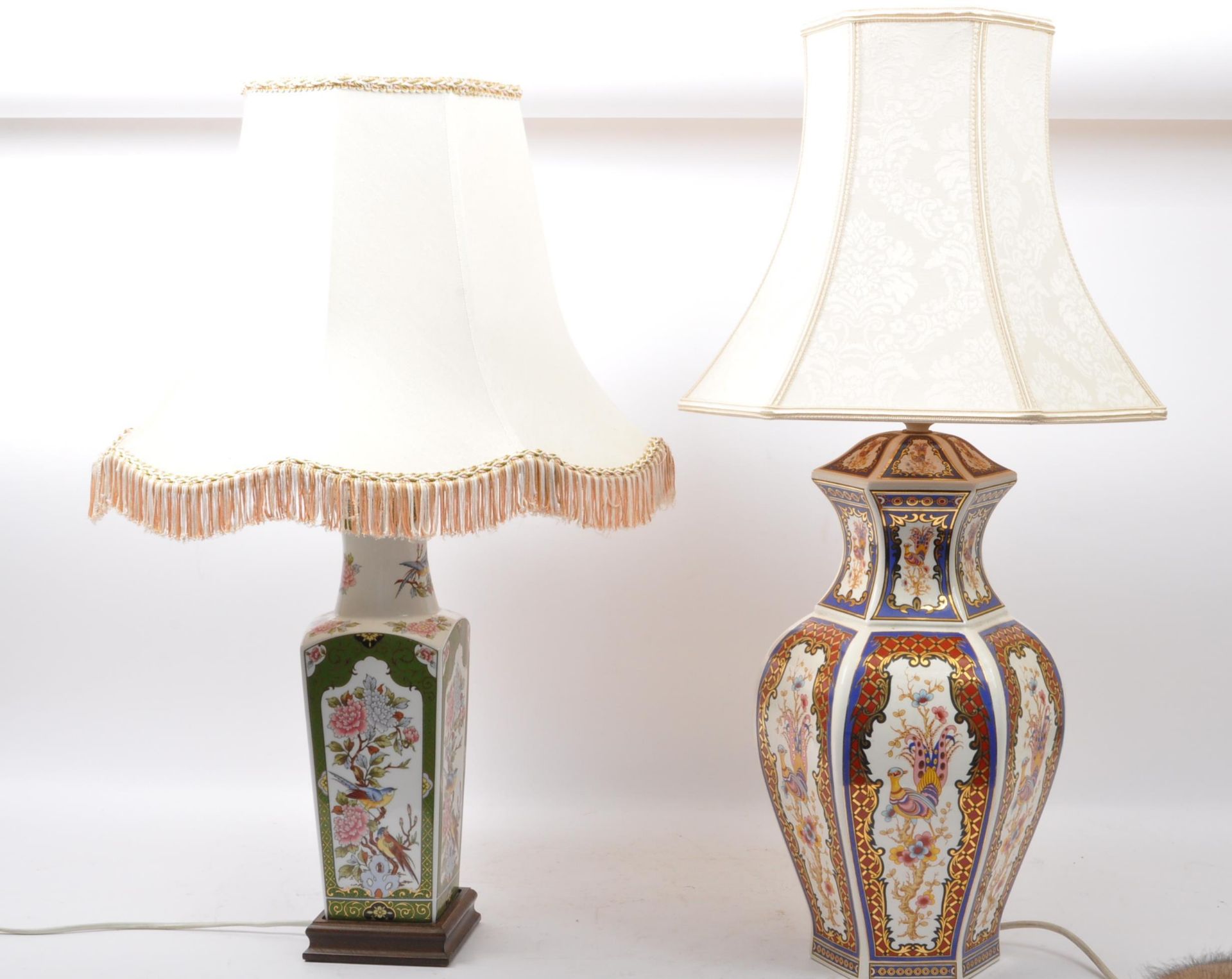 PAIR OF VINTAGE CHINESE CERAMIC TABLE LAMPS