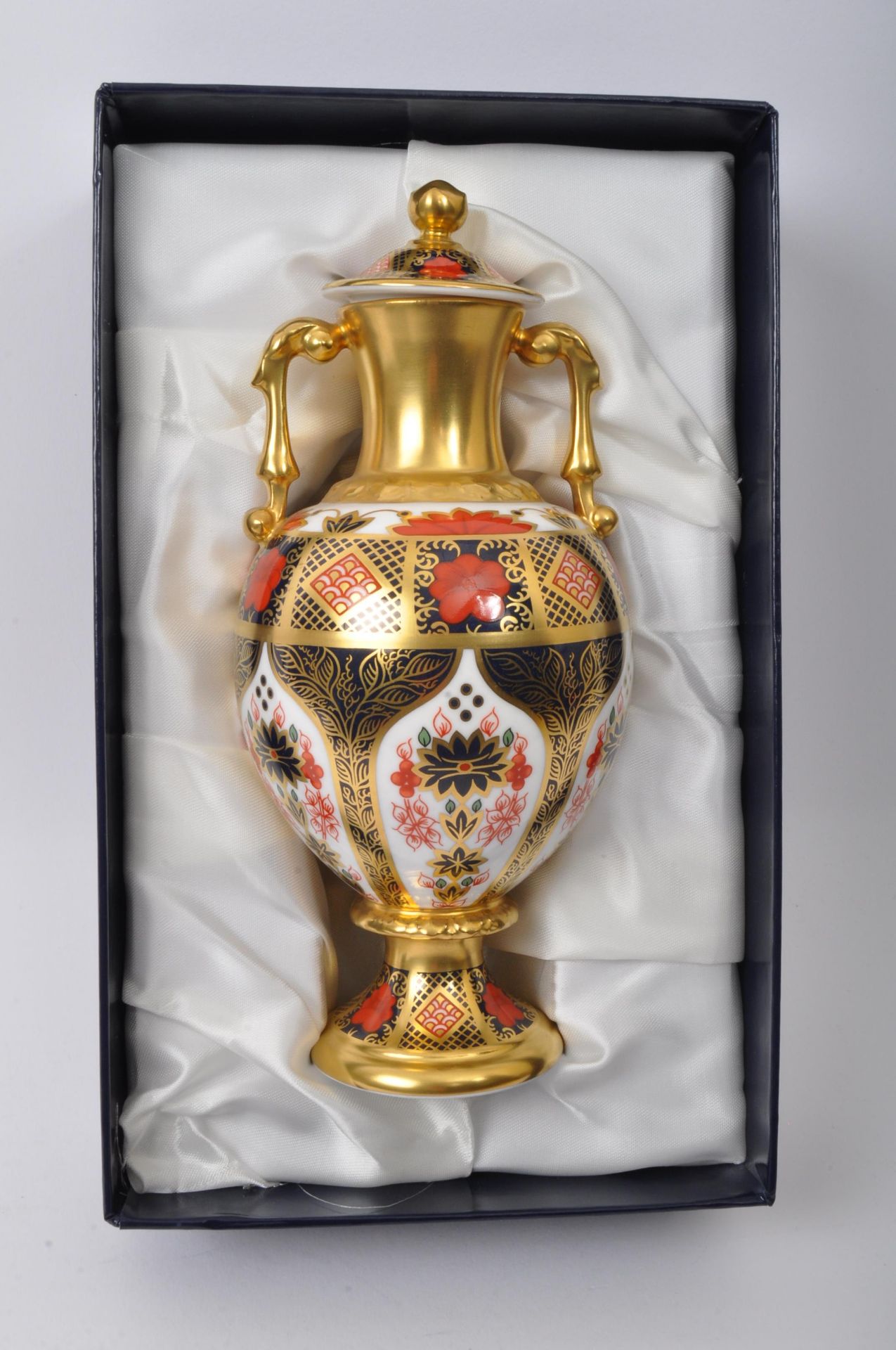 NOS ROYAL CROWN DERBY BONE CHINA SUDBURY VASE - Image 5 of 6