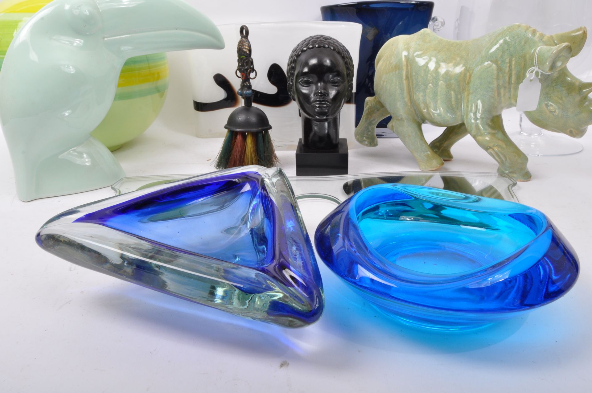 ASSORTMENT OF RETRO MID 20TH CENTURY CERAMIC & GLASS - Image 2 of 6