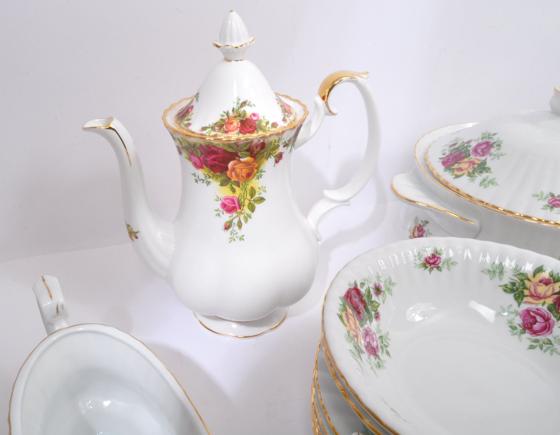 COLLECTION OF VINTAGE 20TH CENTURY FINE CHINA TEA SET - Image 5 of 5