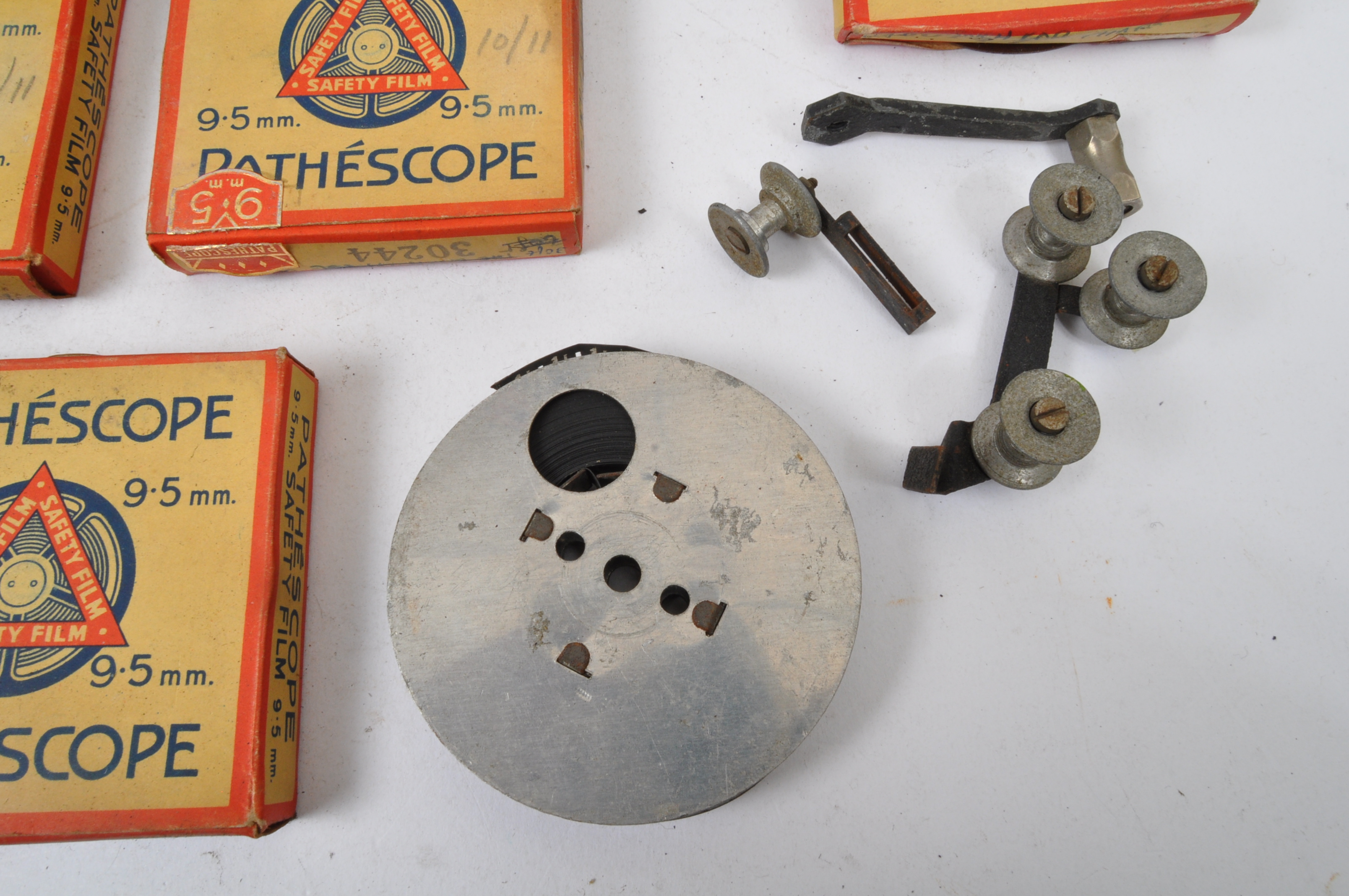 VINTAGE PATHESCOPE ACE REEL TO REEL - W/ FILM REELS - Image 4 of 6