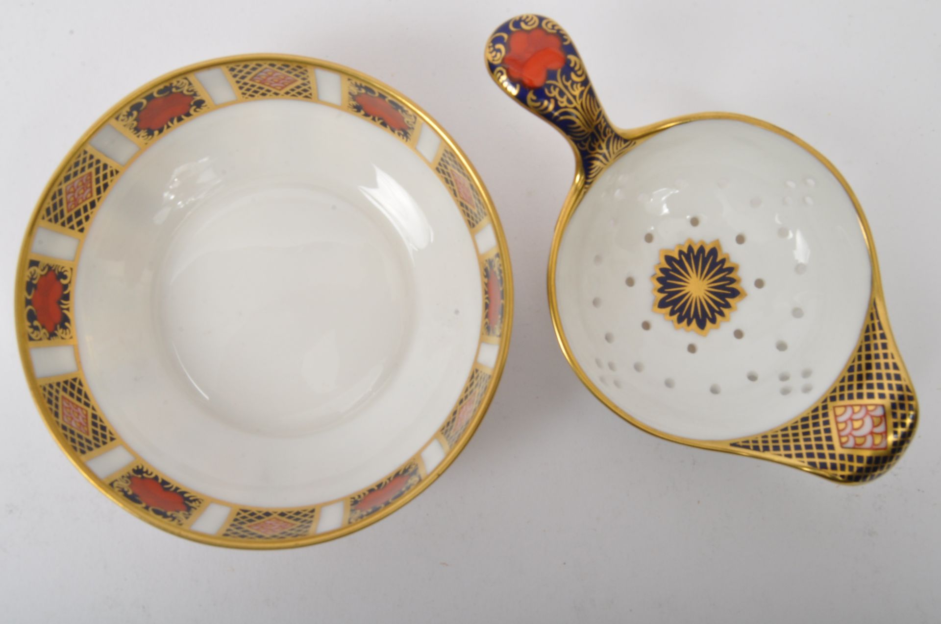 ROYAL CROWN DERBY - BONE CHINA 'OLD IMARI' TEA STRAINER & BOWL - Image 3 of 5