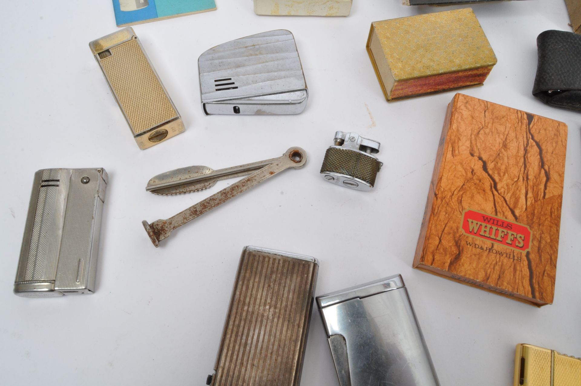 COLLECTION OF VINTAGE LIGHTERS WITH TOBACCIANA ITEMS - Image 3 of 5