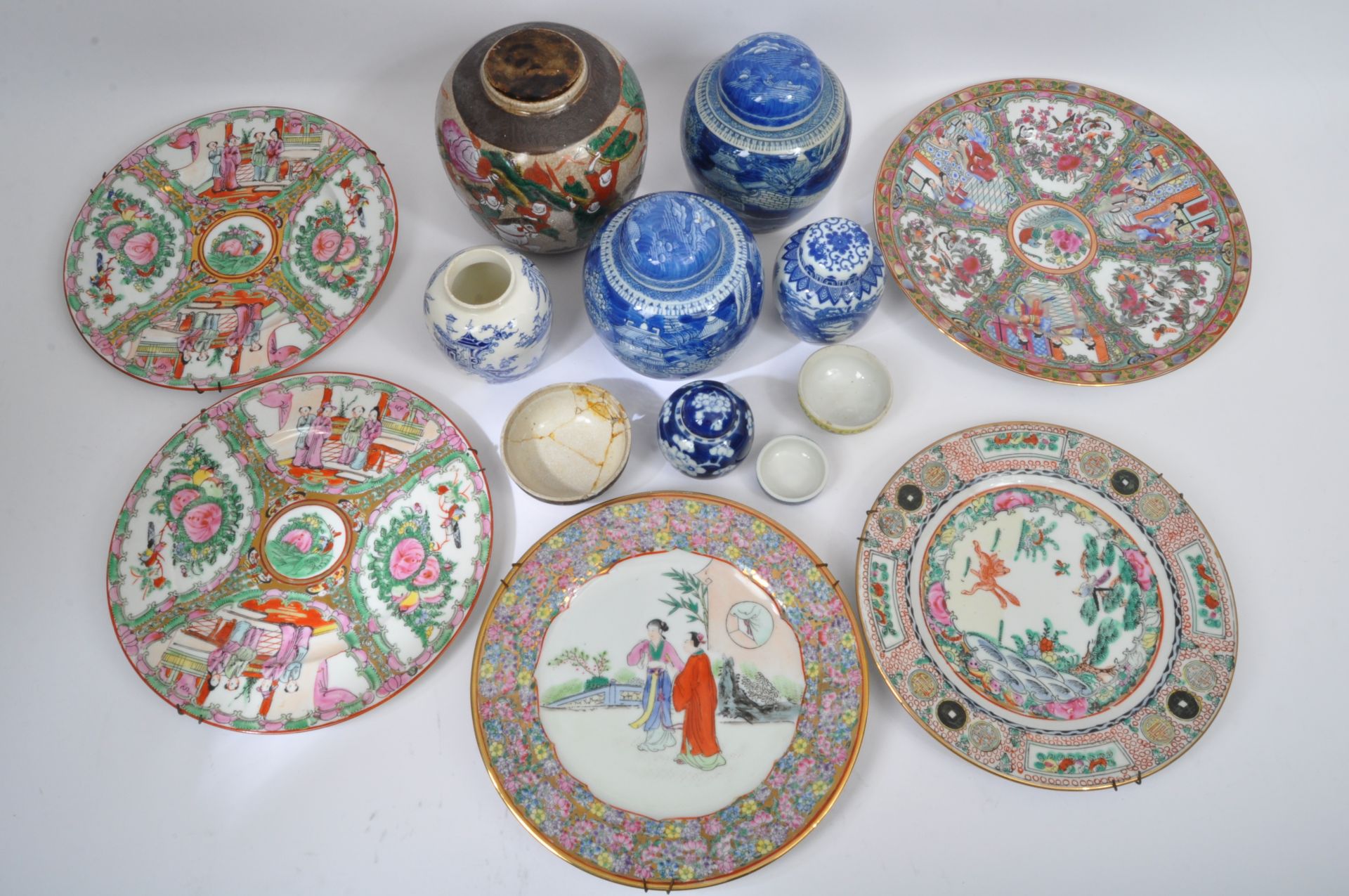 COLLECTION OF CHINESE PORCELAIN - GINGER JARS & PLATES - Image 2 of 6