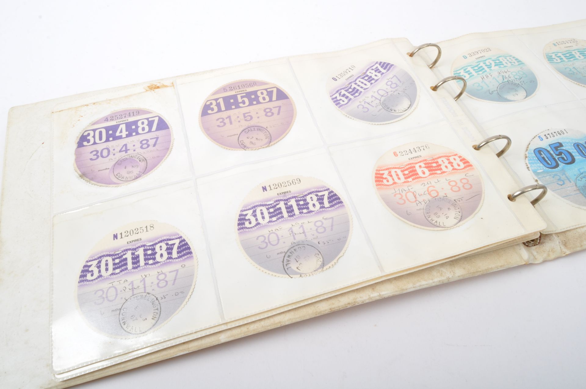 APPROXIMATELY SIXTY-FIVE VINTAGE TAX DISCS - Image 6 of 6