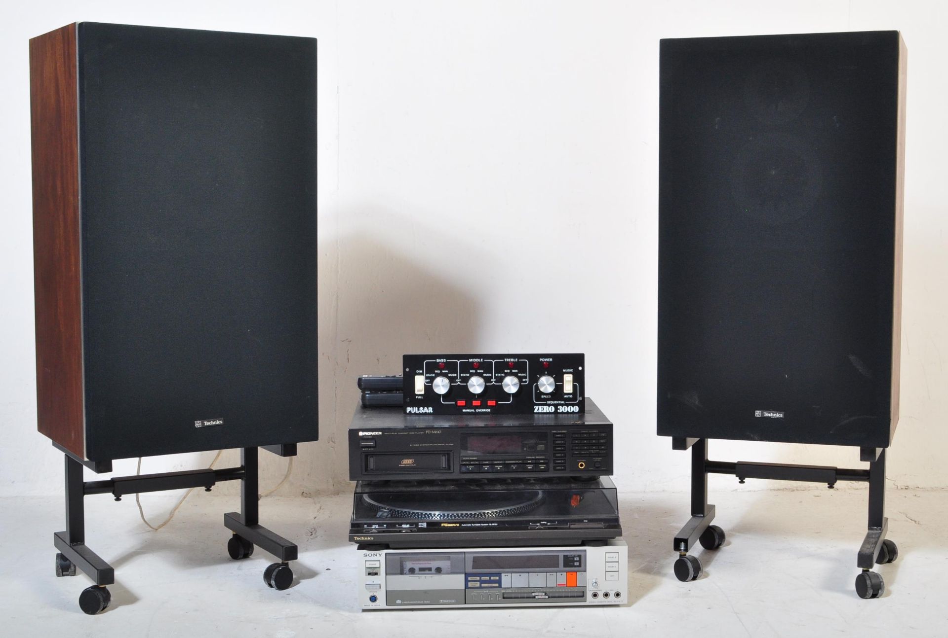 COLLECTION OF 20TH CENTURY AUDIO EQUIPMENT