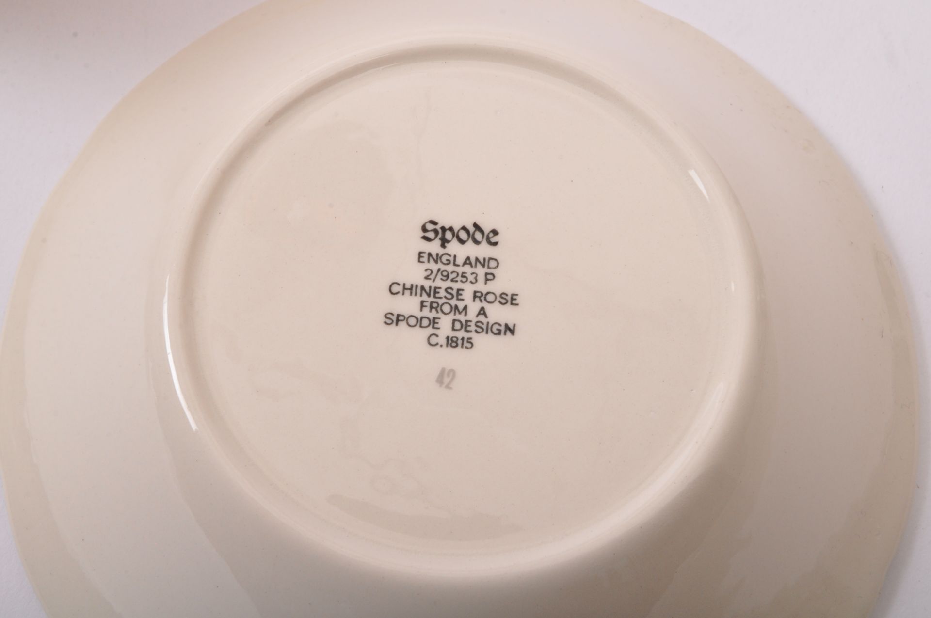 EARLY 20TH CENTURY COPELAND SPODE 'CHINESE ROSE' DINNERWARE - Image 6 of 8