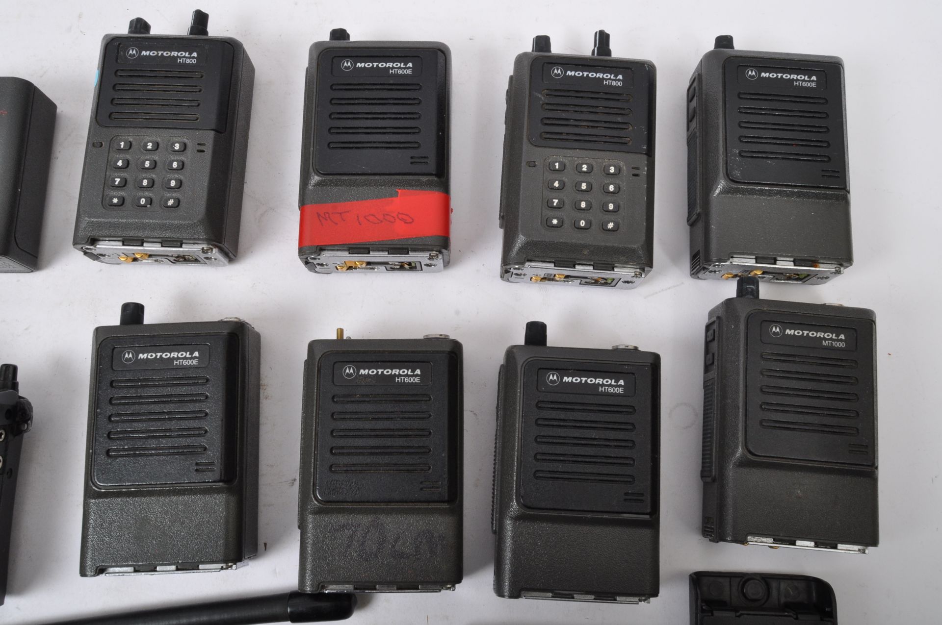 ASSORTMENT OF RETRO VINTAGE MOTOROLA & OTHER WALKIE TALKIES - Image 4 of 5