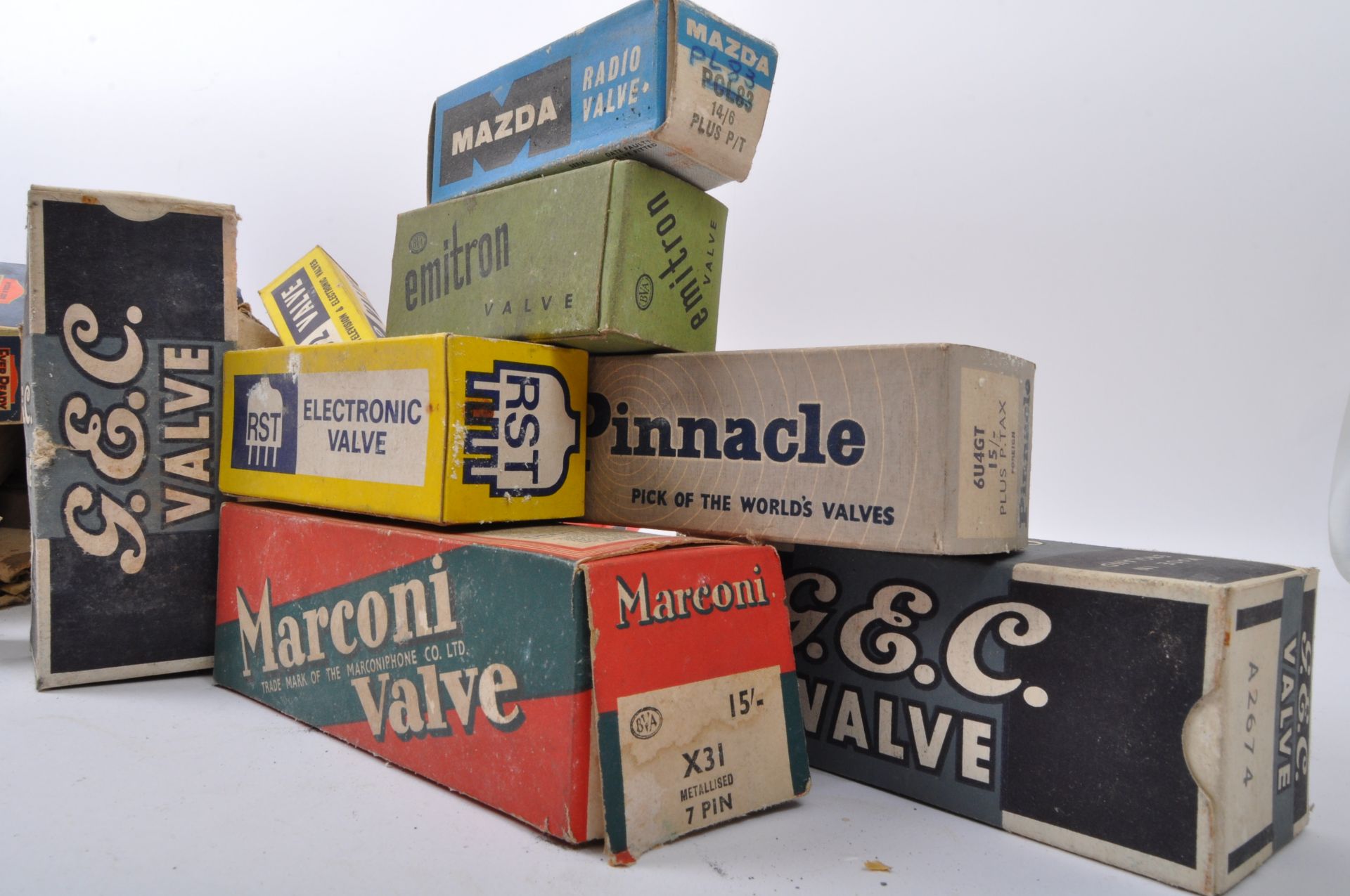 LARGE COLLECTION VINTAGE BOXED VALVES - MAZDA - MULLARD - BRIMAR - Image 3 of 5