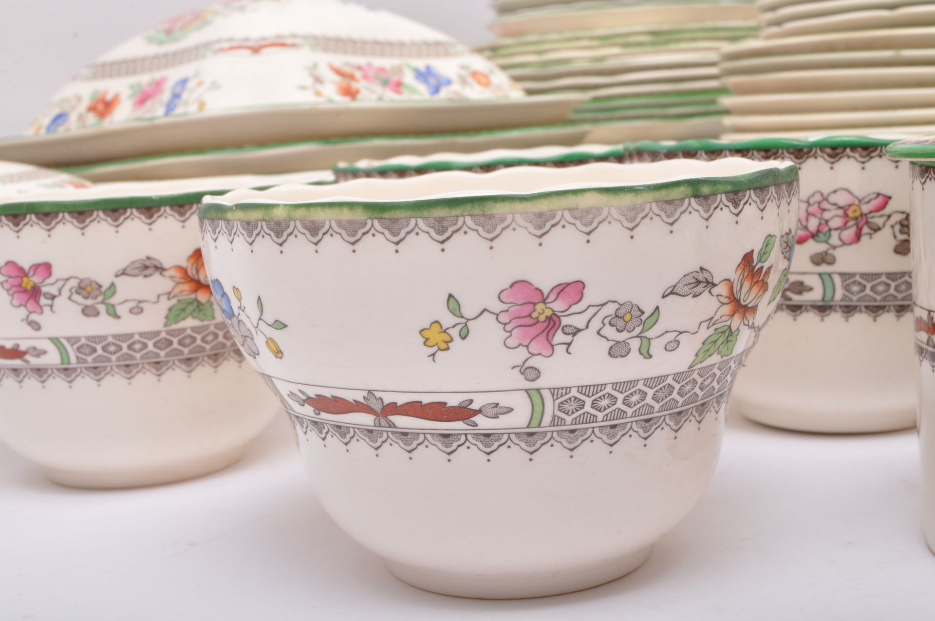 EARLY 20TH CENTURY COPELAND SPODE 'CHINESE ROSE' DINNERWARE - Image 7 of 8