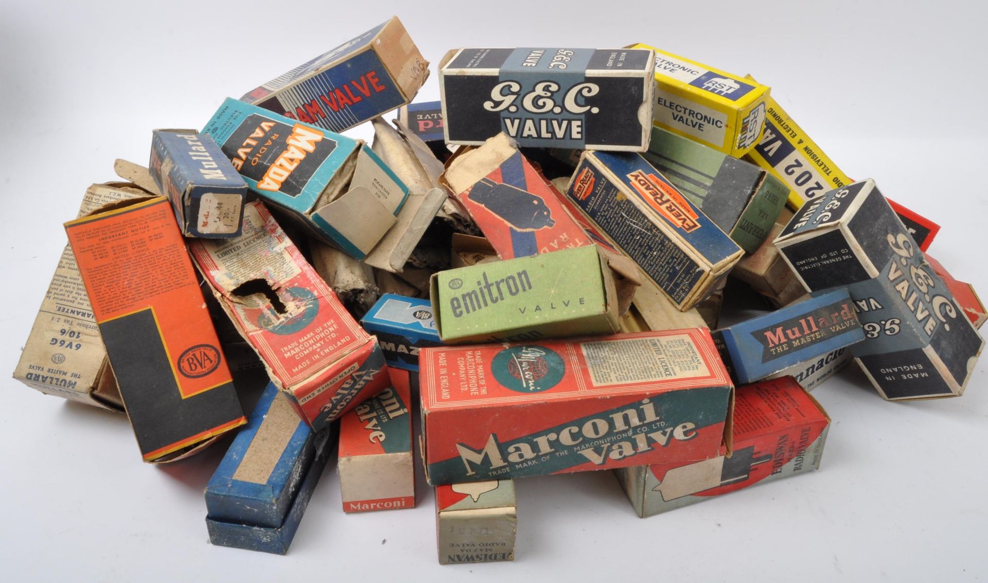 LARGE COLLECTION VINTAGE BOXED VALVES - MAZDA - MULLARD - BRIMAR