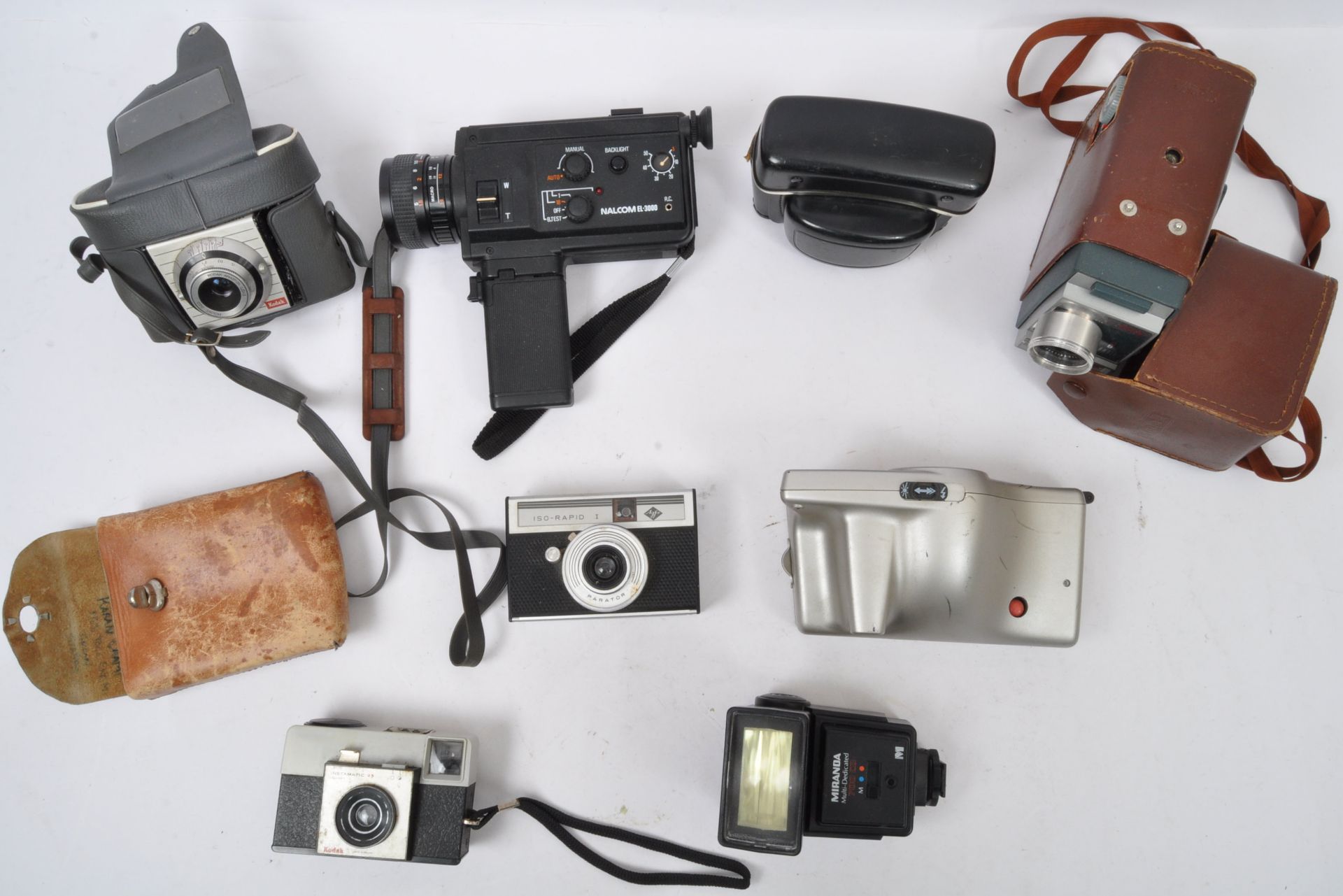 ASSORTMENT OF VINTAGE 20TH CENTURY FILM CAMERAS - Image 2 of 5