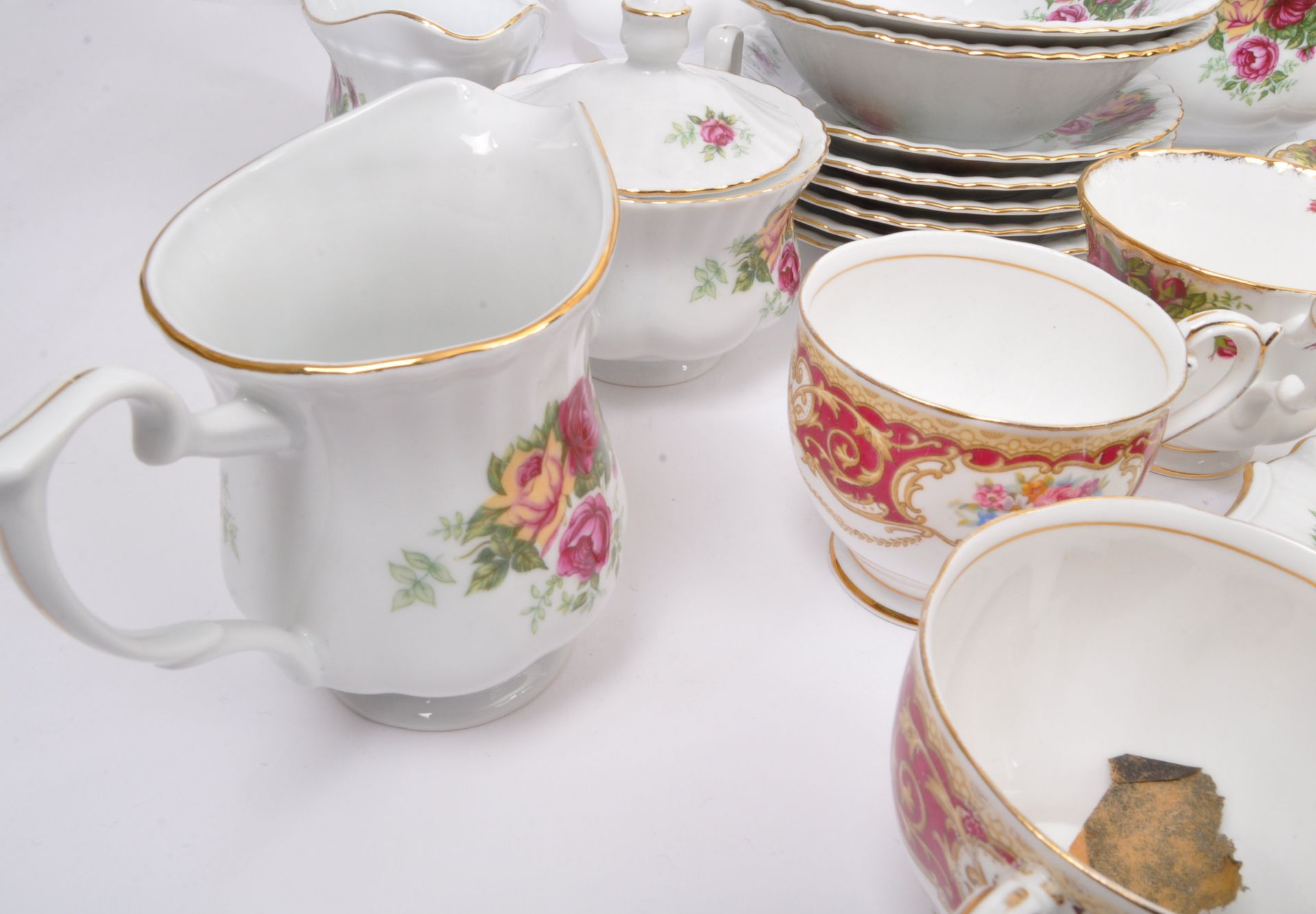 COLLECTION OF VINTAGE 20TH CENTURY FINE CHINA TEA SET - Image 3 of 5