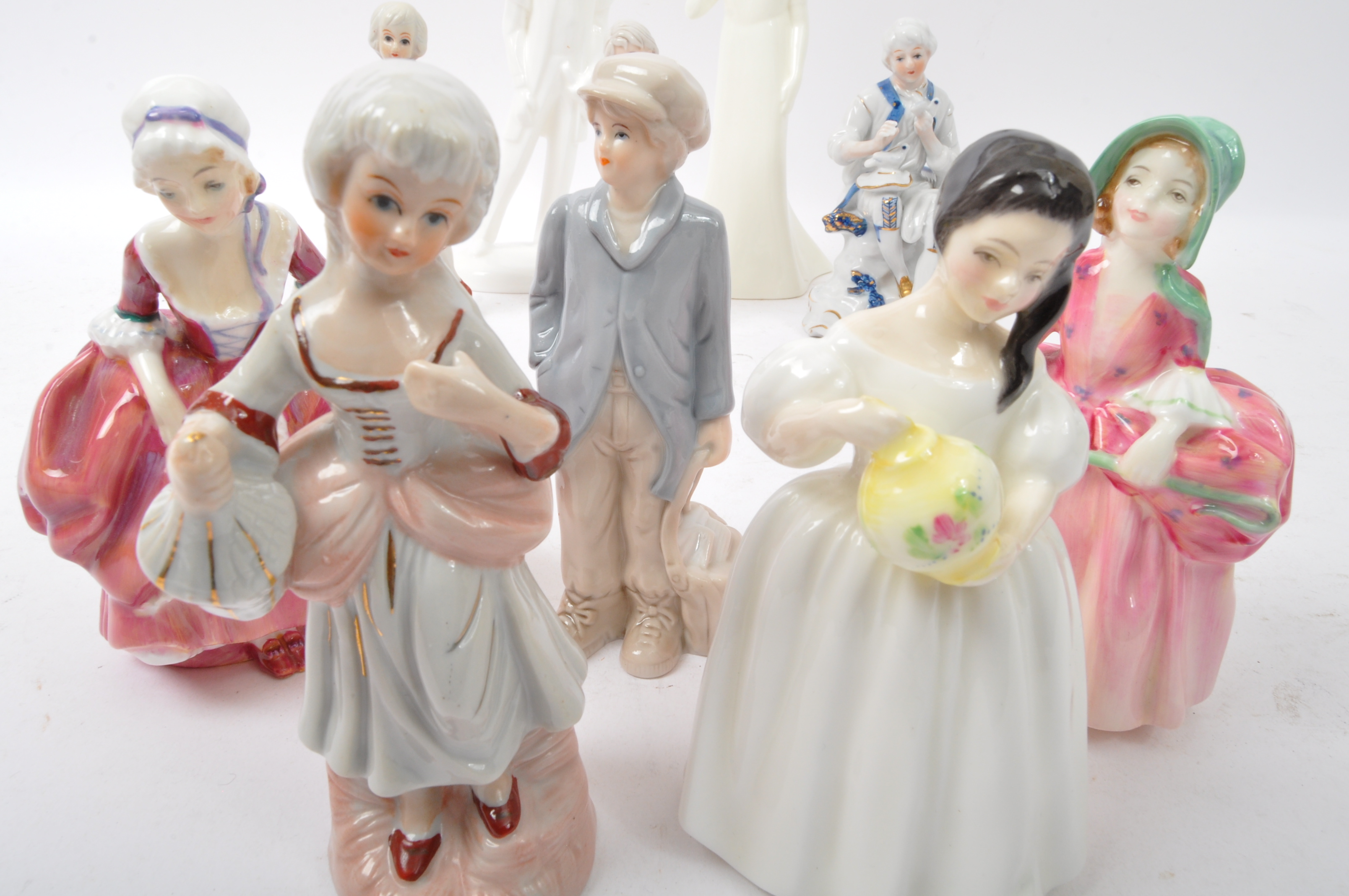 COLLECTION OF 20TH CENTURY FIGURES - ROYAL DOULTON - Image 3 of 6