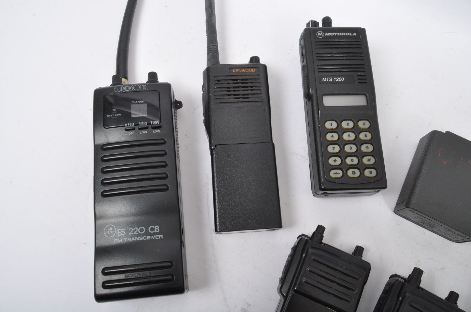 ASSORTMENT OF RETRO VINTAGE MOTOROLA & OTHER WALKIE TALKIES - Image 3 of 5