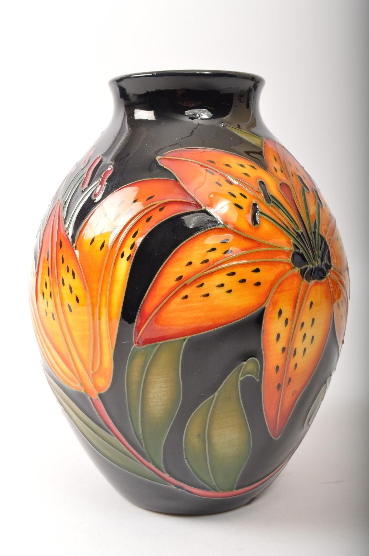 THE TIGRIS LILIES - MOORCROFT POTTERY - BRITISH MODERN DESIGN - Image 4 of 5