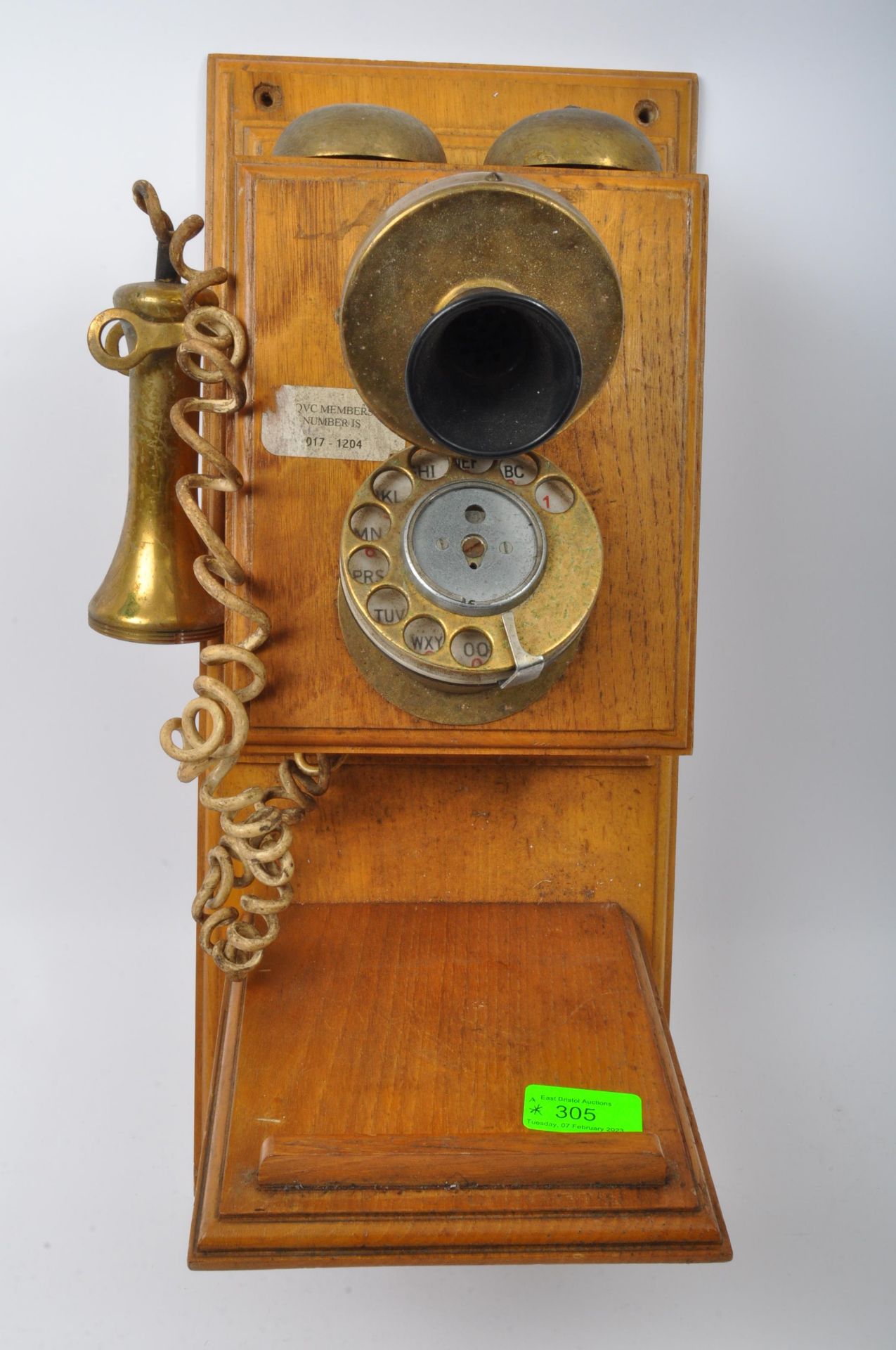 VINTAGE 1940S STYLE WALL MOUNTED WOODEN CASED TELEPHONE