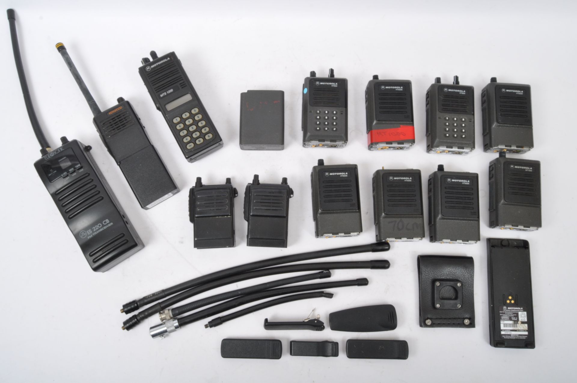 ASSORTMENT OF RETRO VINTAGE MOTOROLA & OTHER WALKIE TALKIES - Image 2 of 5