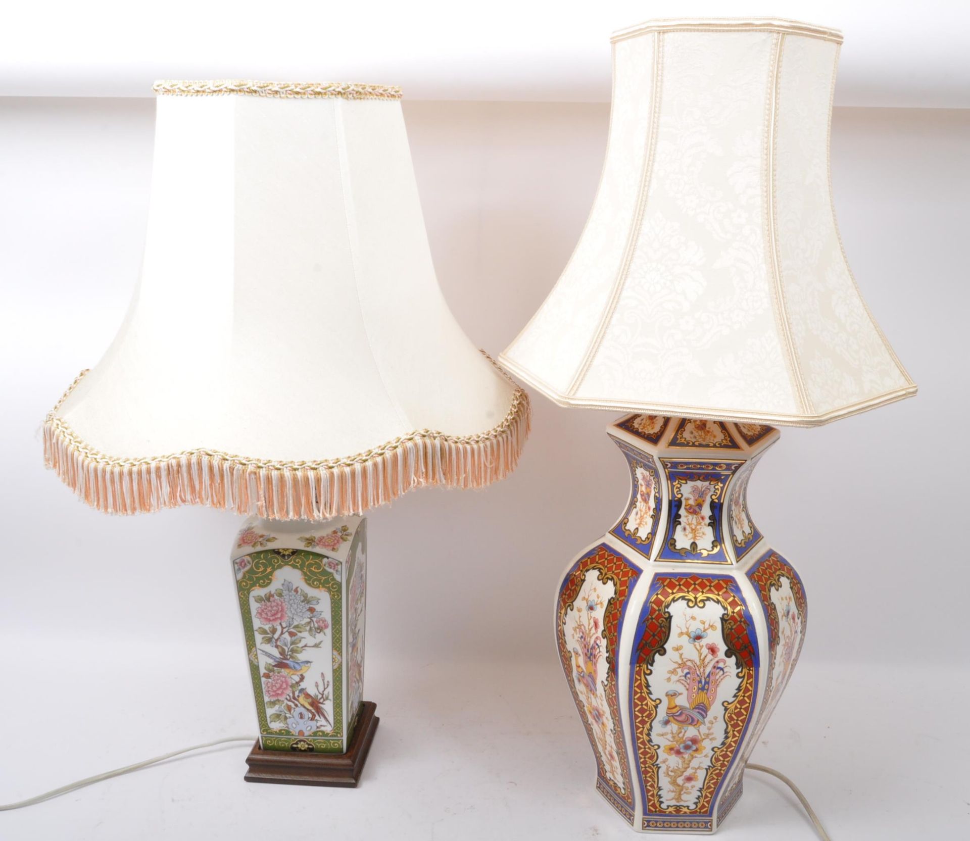 PAIR OF VINTAGE CHINESE CERAMIC TABLE LAMPS - Image 2 of 7