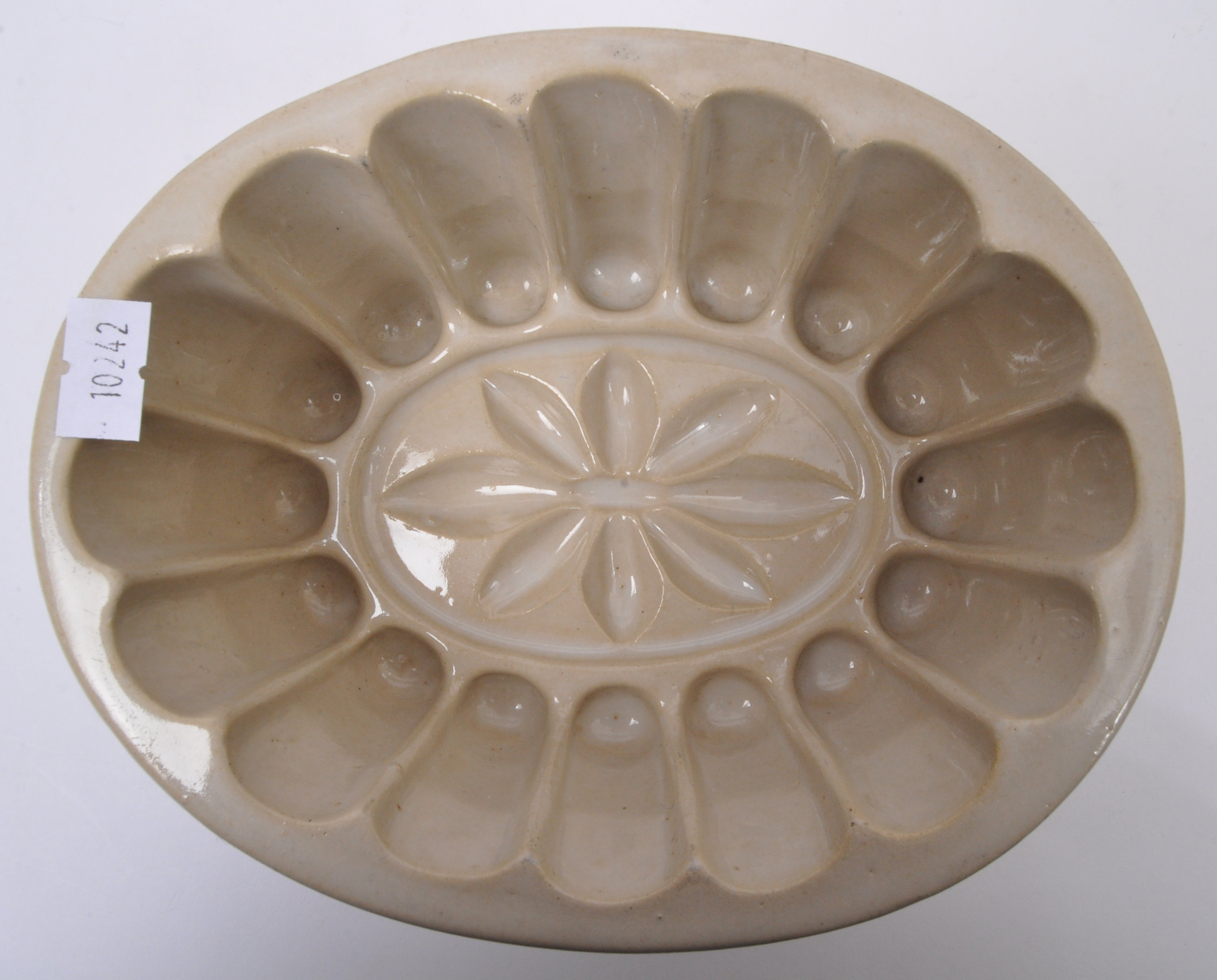 SEVEN 19TH CENTURY & LATER CERAMIC JELLY MOULDS - Image 4 of 5