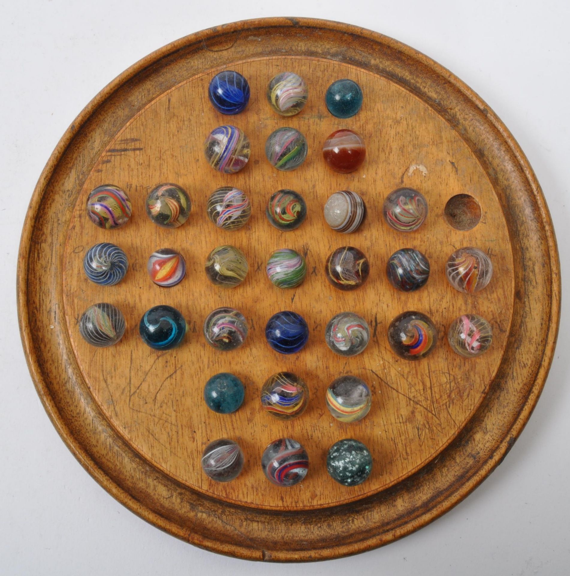 COLLECTION EARLY GLASS MARBLES & SOLITAIRE BOARD - Image 4 of 4