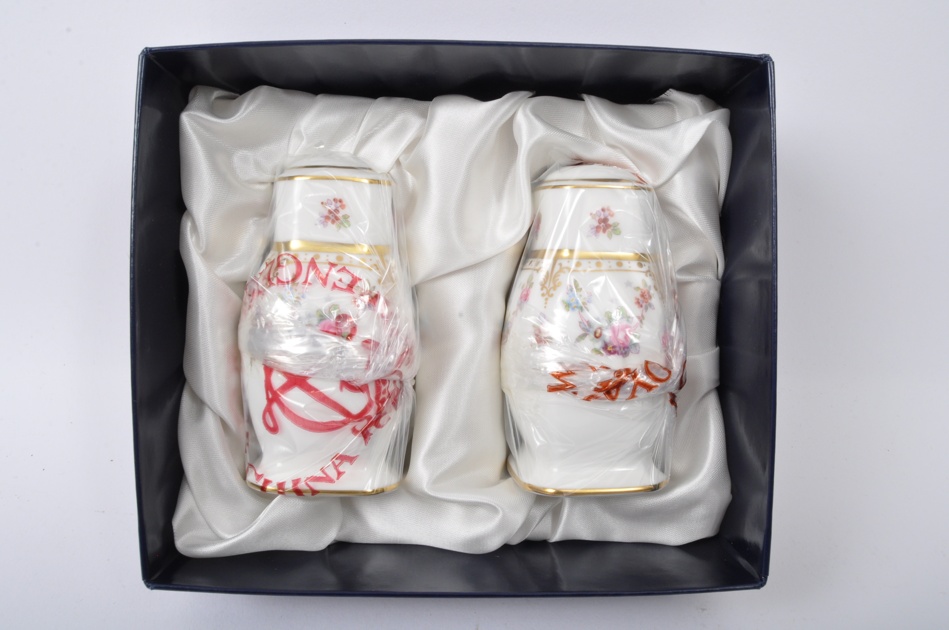 ROYAL CROWN DERBY - SALT & PEPPER SHAKERS IN 'ROYAL ANTOINETTE' - Image 4 of 5