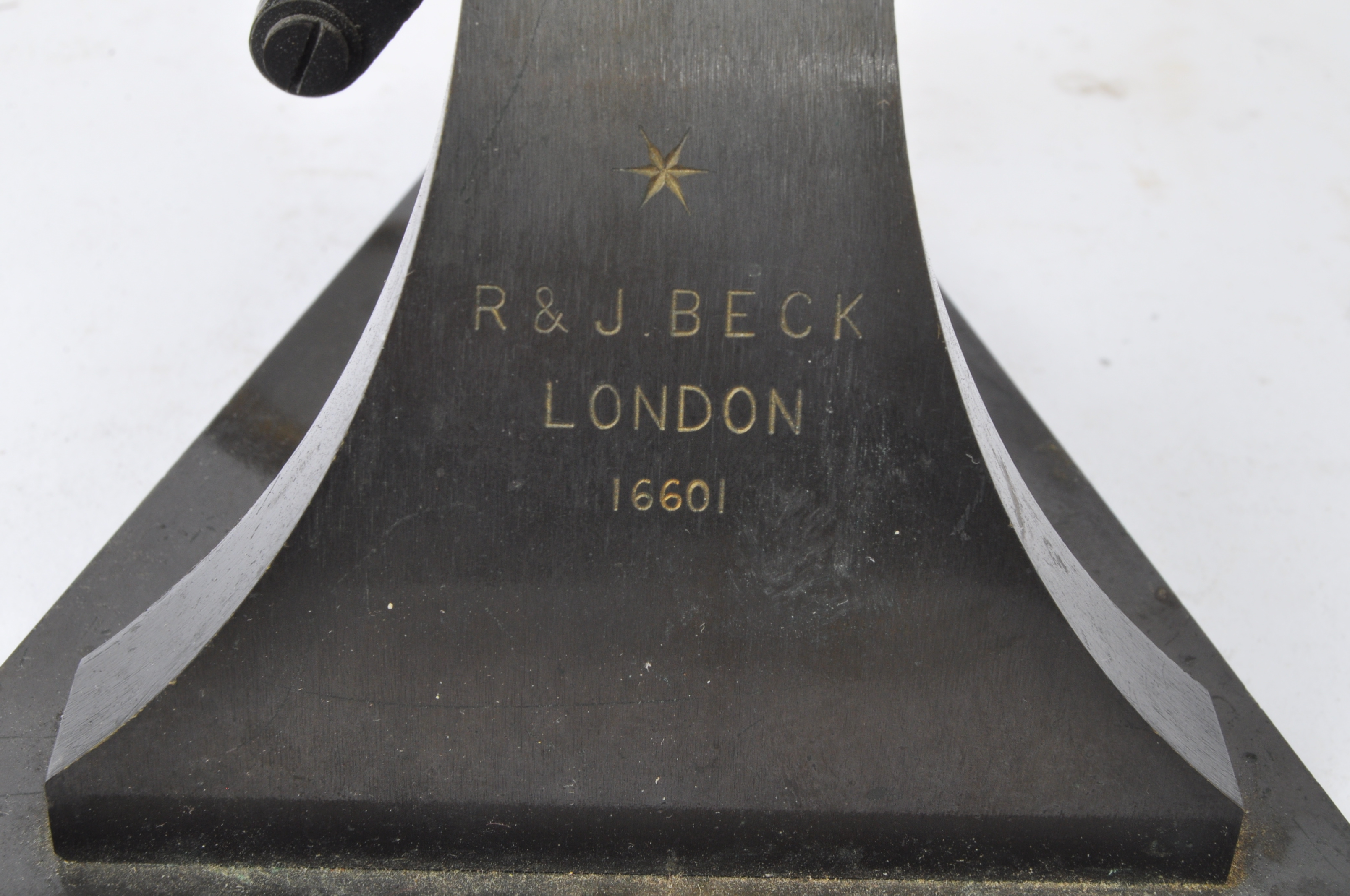 R & J BECK LONDON - EARLY 20TH CENTURY MICROSCOPE - Image 3 of 6