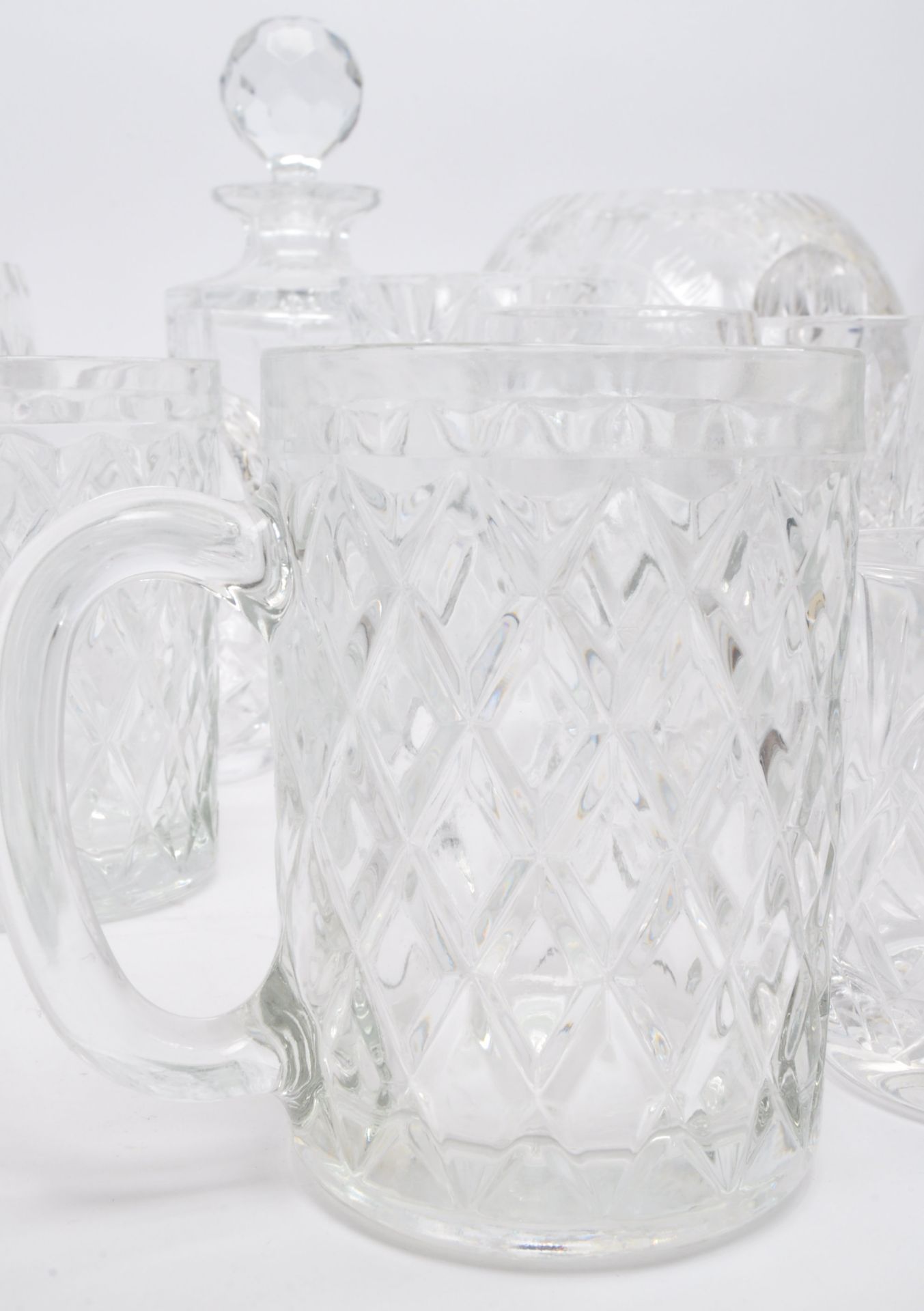LARGE COLLECTION OF VINTAGE CUT GLASS ITEMS - Image 5 of 6
