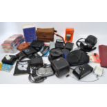 COLLECTION OF 20TH CENTURY CAMERAS & PHOTOGRAPHIC EQUIPMENT