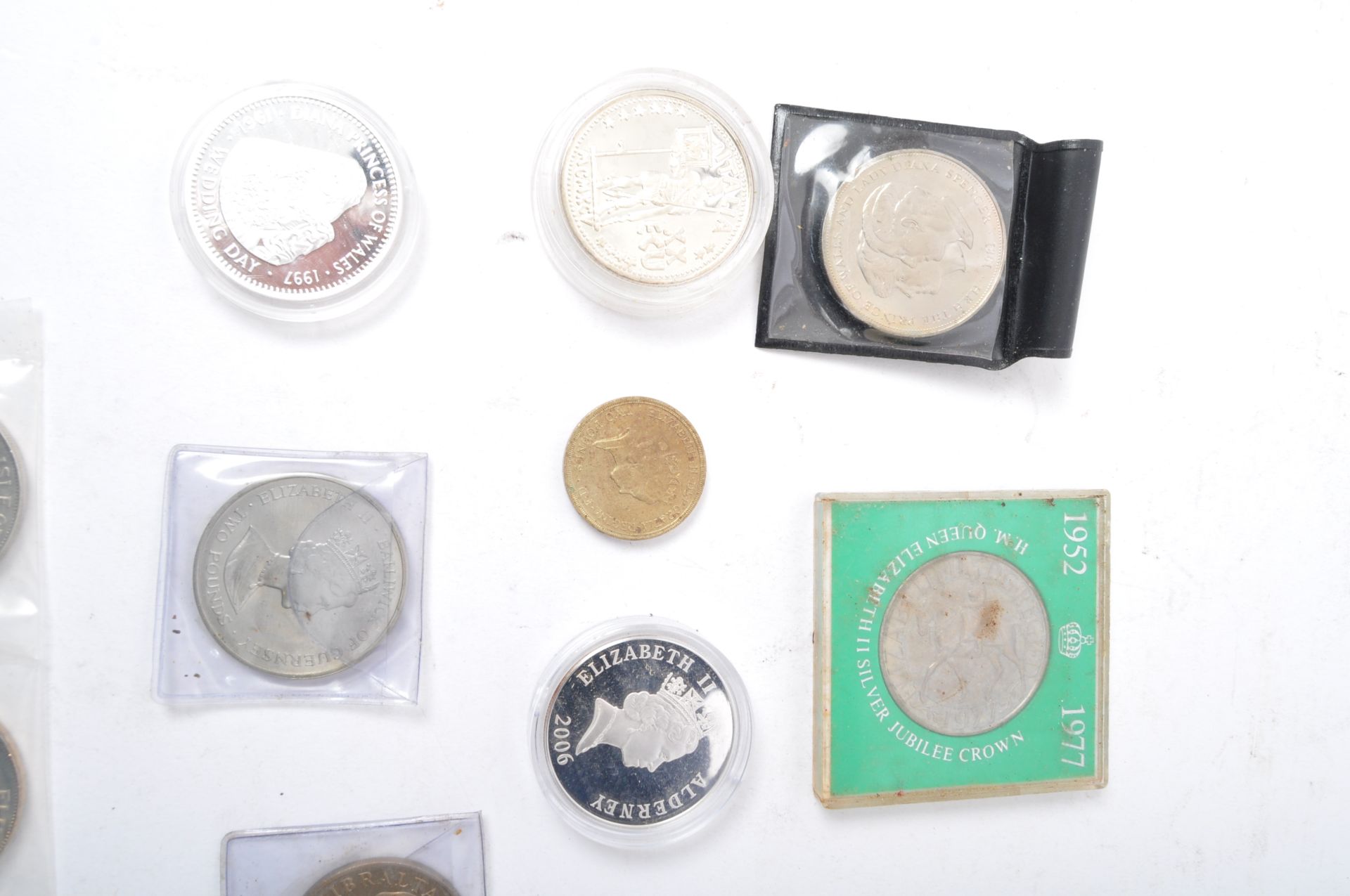 COLLECTION OF VINTAGE UK & FOREIGN COMMEMORATIVE COINS - Image 4 of 6