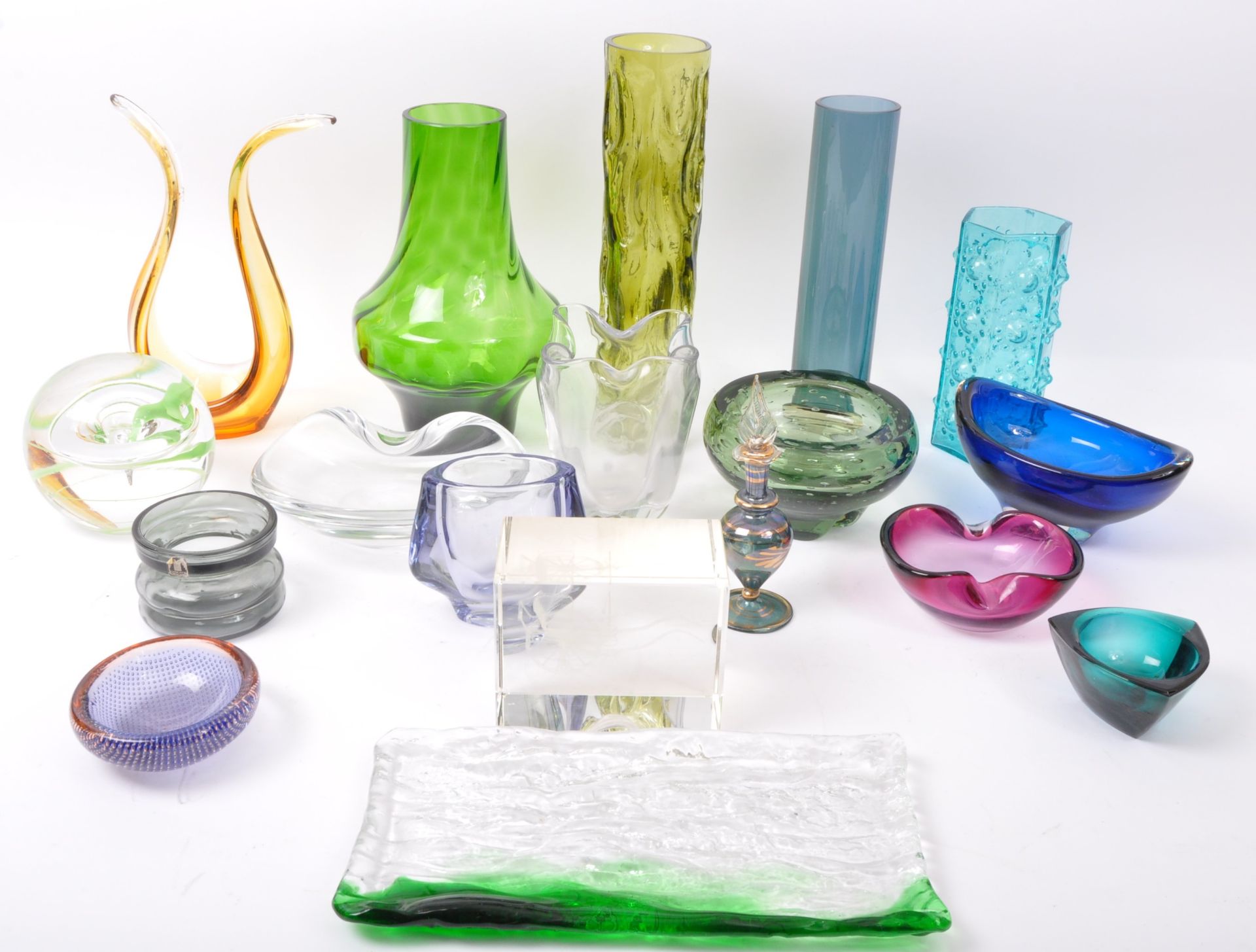 ASSORTMENT OF MID 20TH CENTURY GLASS - VASES - BOWLS