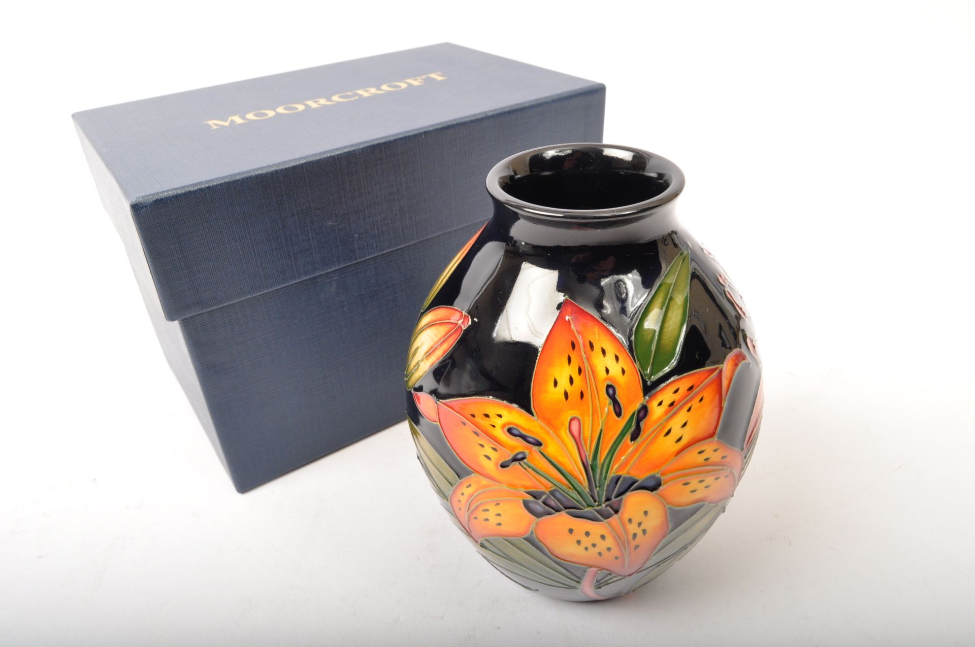 THE TIGRIS LILIES - MOORCROFT POTTERY - BRITISH MODERN DESIGN - Image 3 of 5