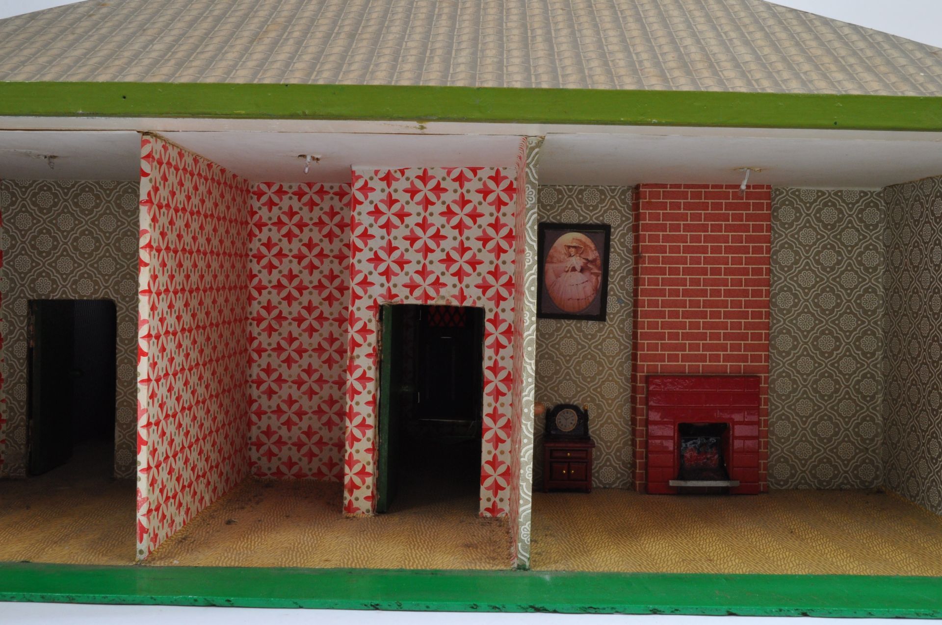 20TH CENTURY VINTAGE DOLLS HOUSE - Image 6 of 6