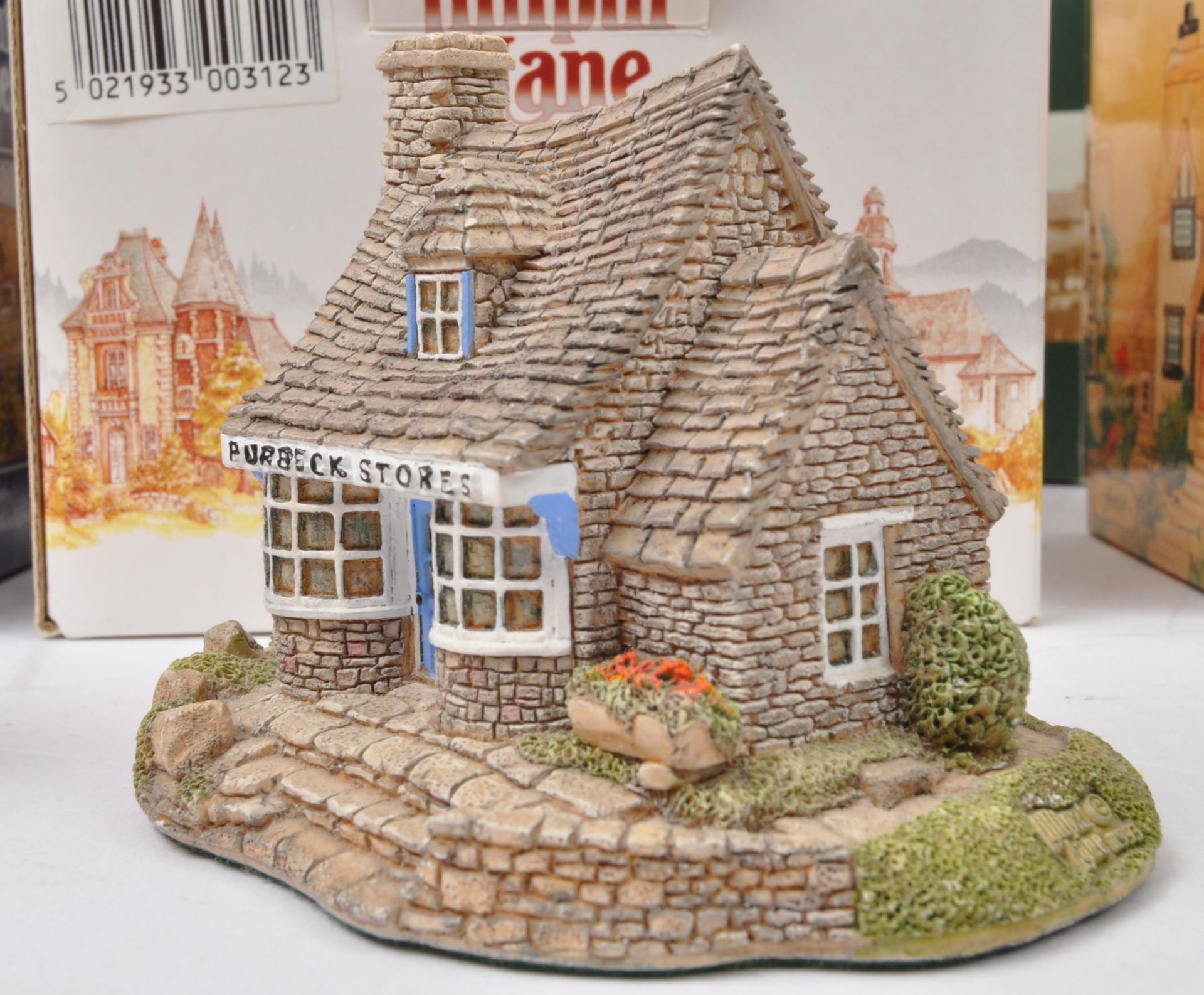 LILLIPUT LANE - BRITISH HANDMADE RESIN SCULPTURES - Image 3 of 5