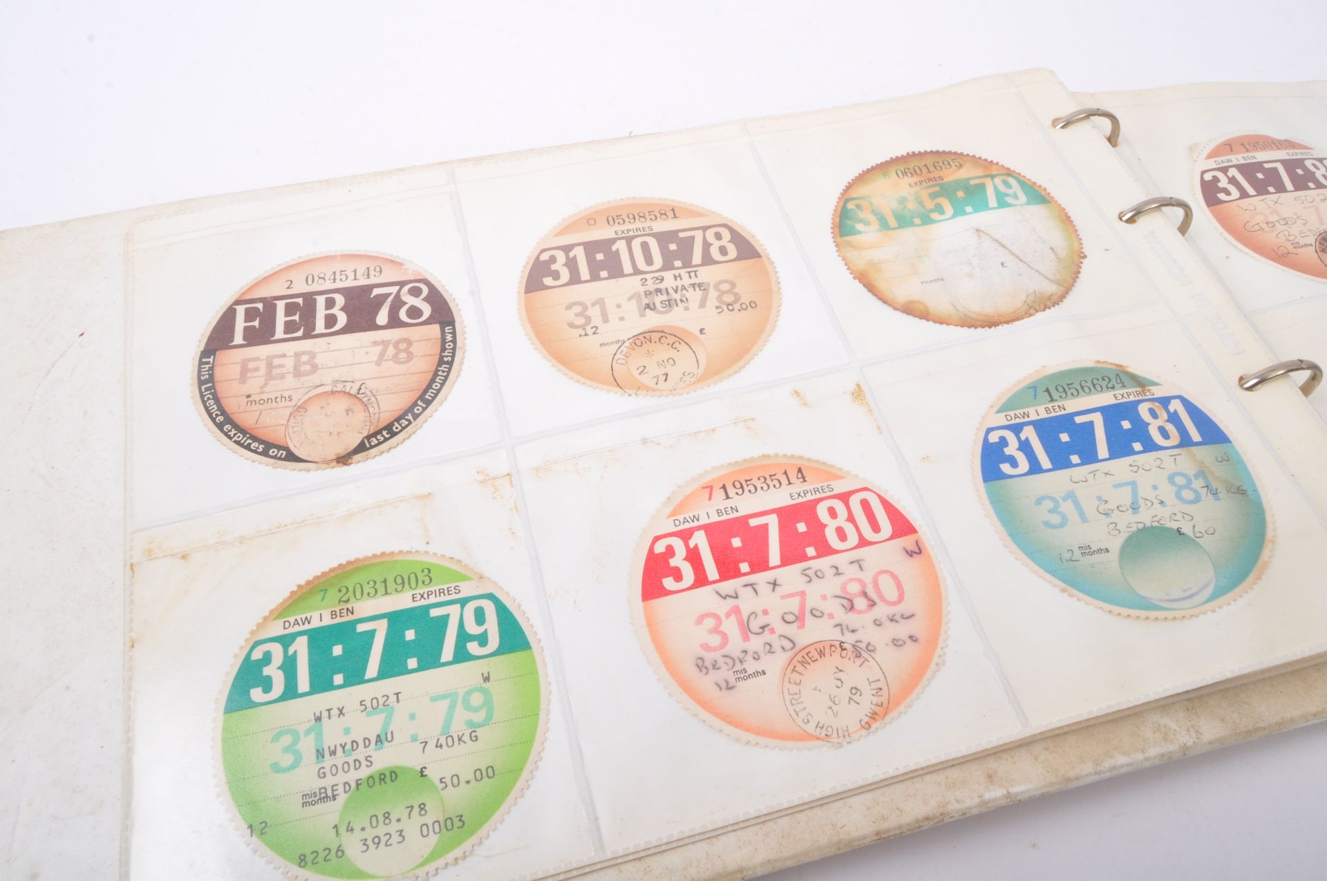 APPROXIMATELY SIXTY-FIVE VINTAGE TAX DISCS - Image 4 of 6