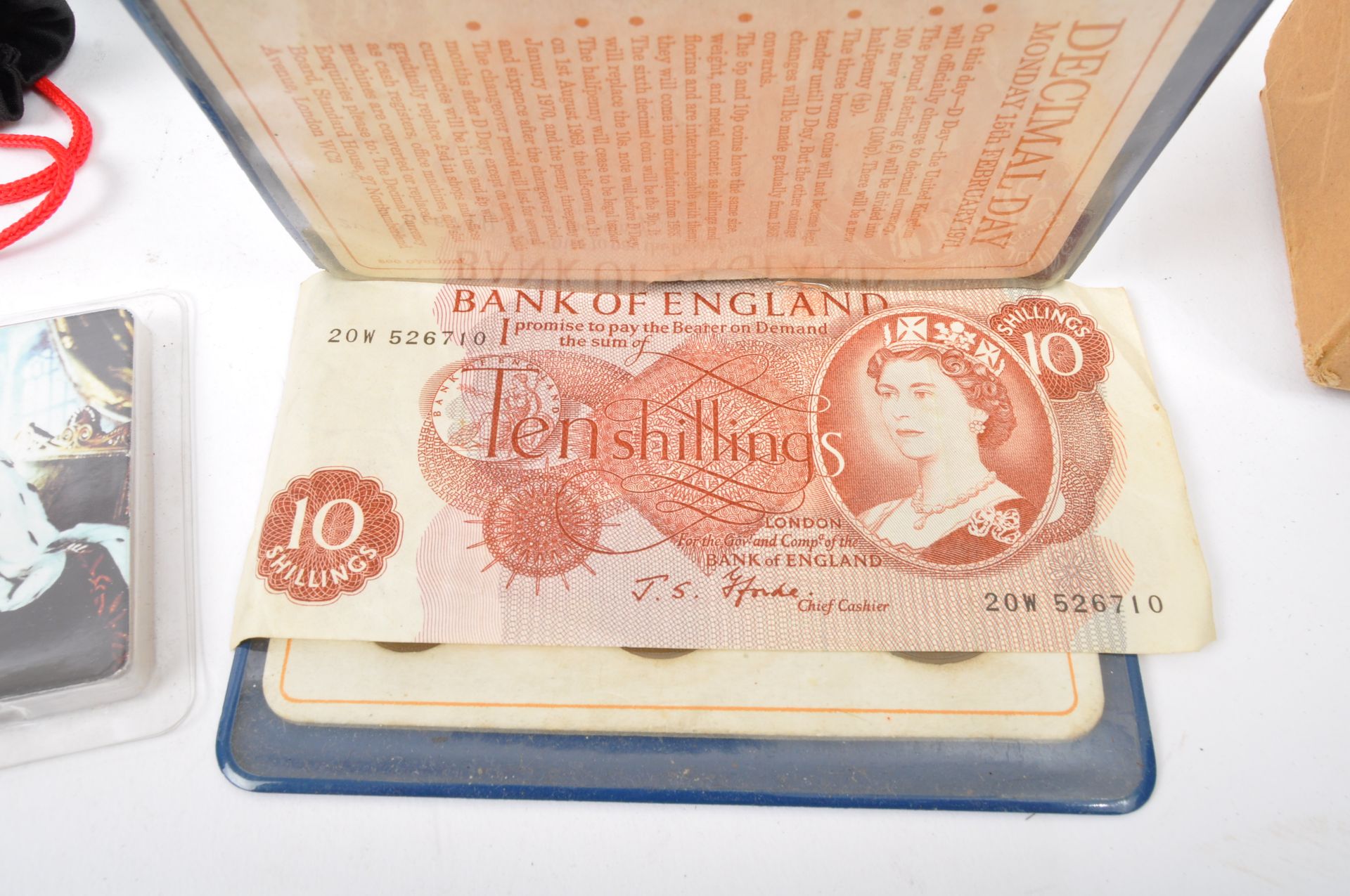20TH CENTURY BRITISH & FOREIGN COMMEMORATIVE CIRCULATED COINS - Image 2 of 5