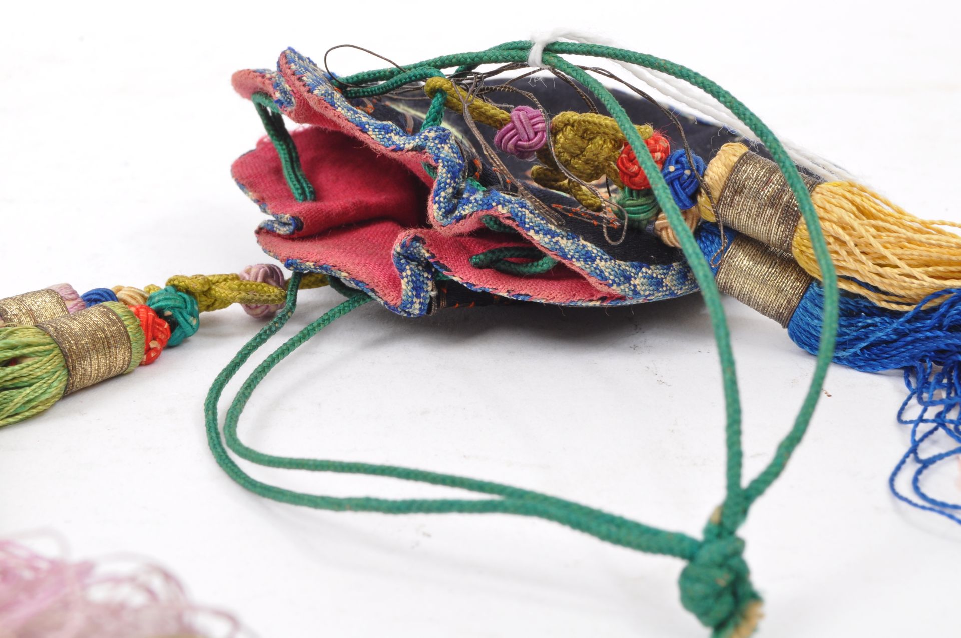 19TH CENTURY CHINESE ORIENTAL HAND SEWN LADIES MONEY BAG - Image 4 of 4