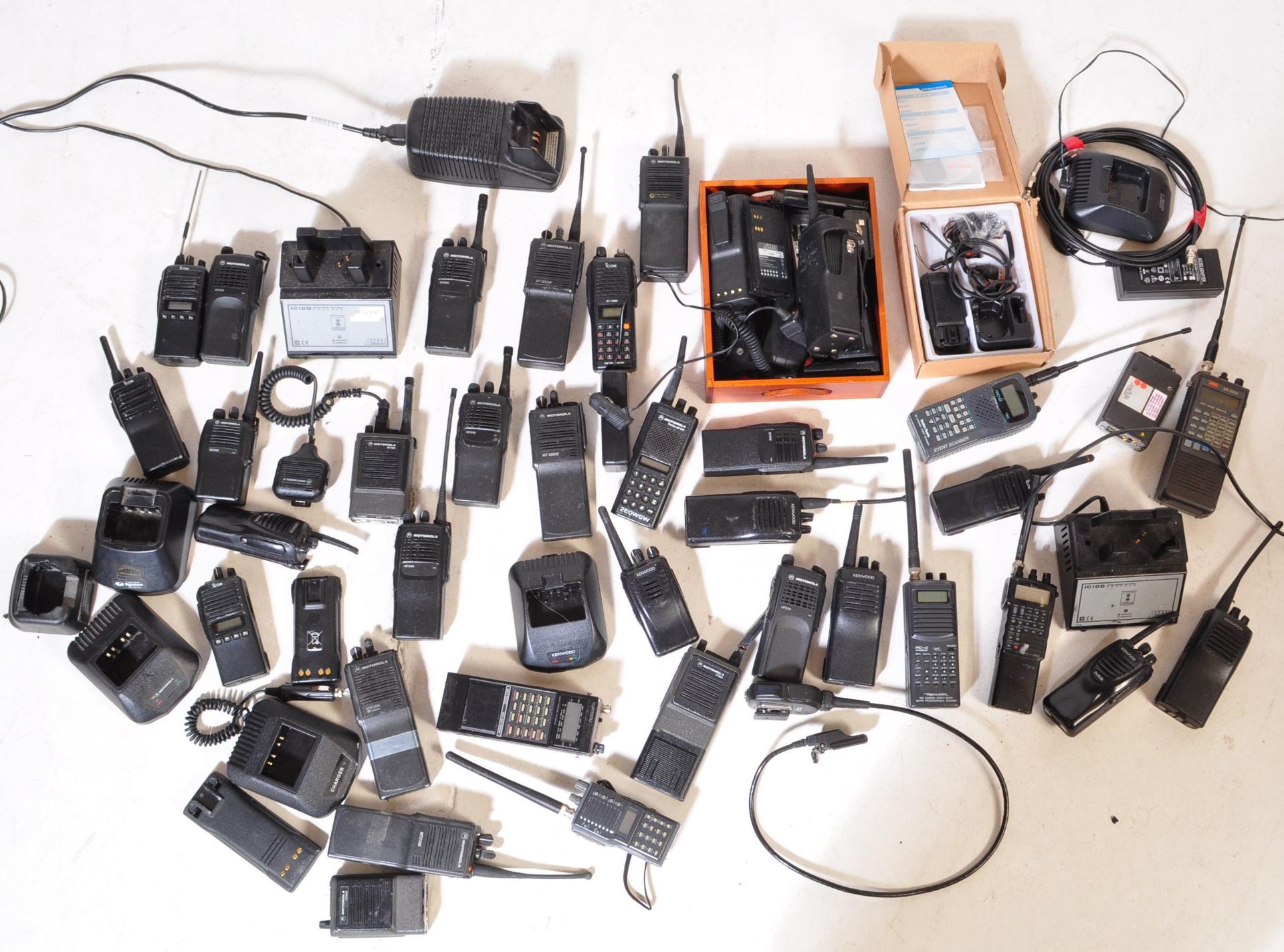 LARGE ASSORTMENT OF VINTAGE POLICE WALKIE TALKIES