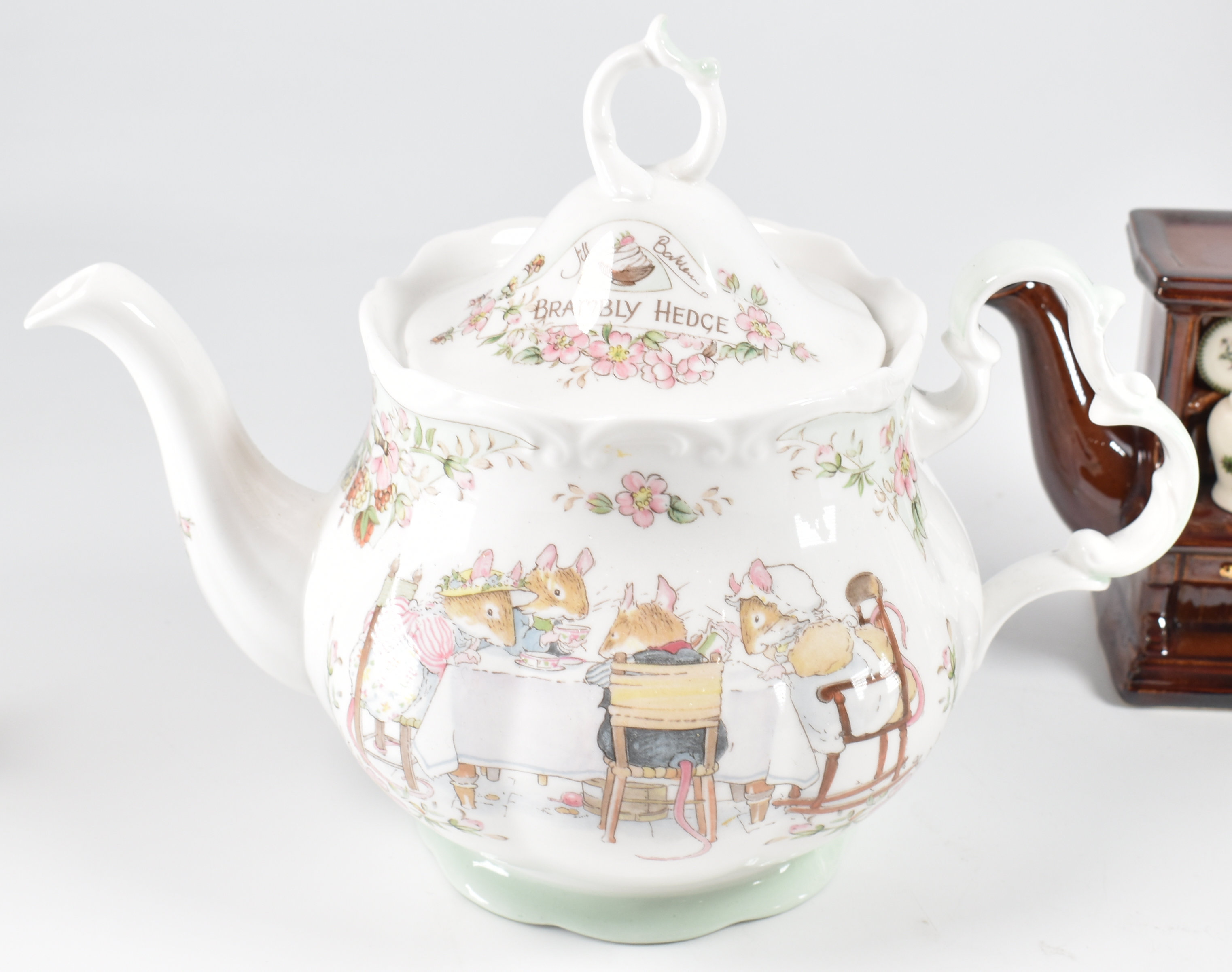 ASSORTMENT OF VINTAGE ENGLISH FINE BONE CHINA TEAPOTS - Image 5 of 5