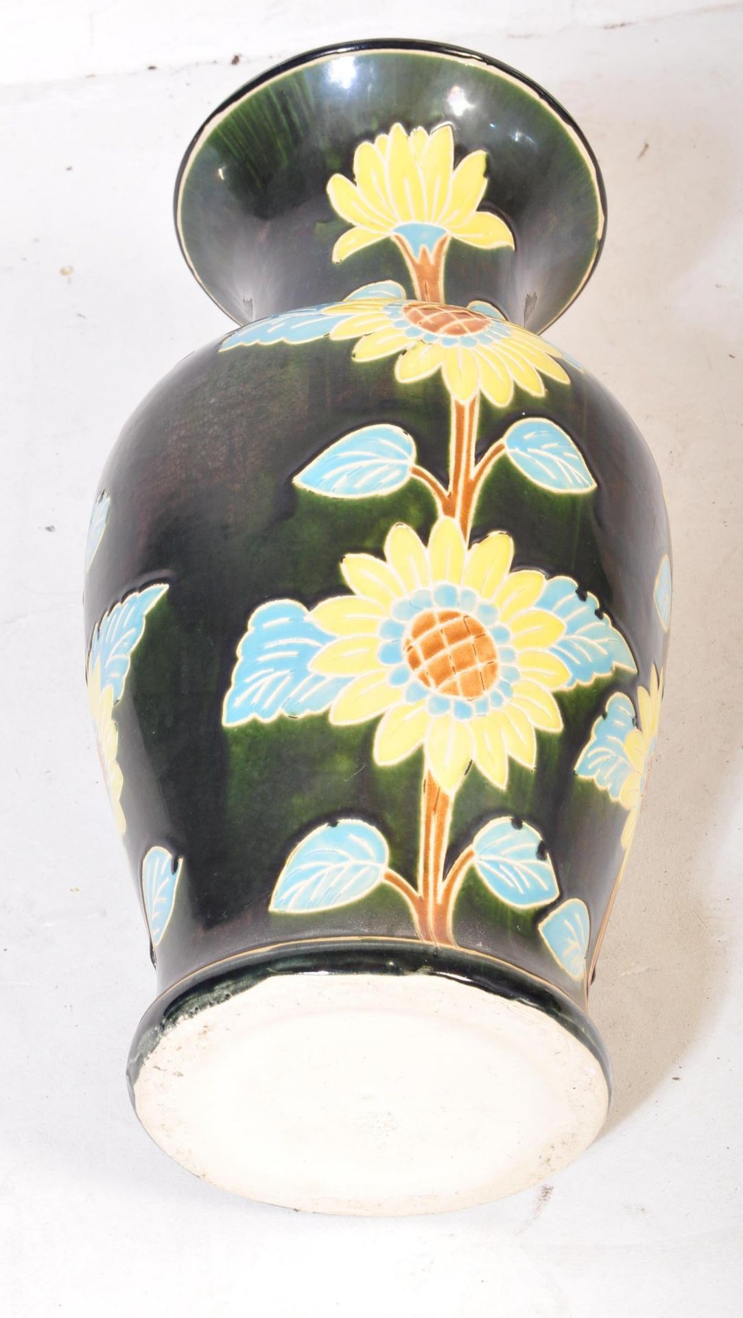 VINTAGE 20TH CENTURY FLORAL CERAMIC POTTERY VASE - Image 5 of 5