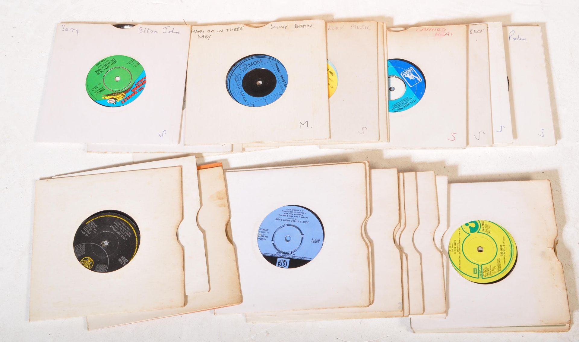 LARGE COLLECTION OF FORTY FIVE 45 RPM VINYL SINGLES - Image 2 of 4