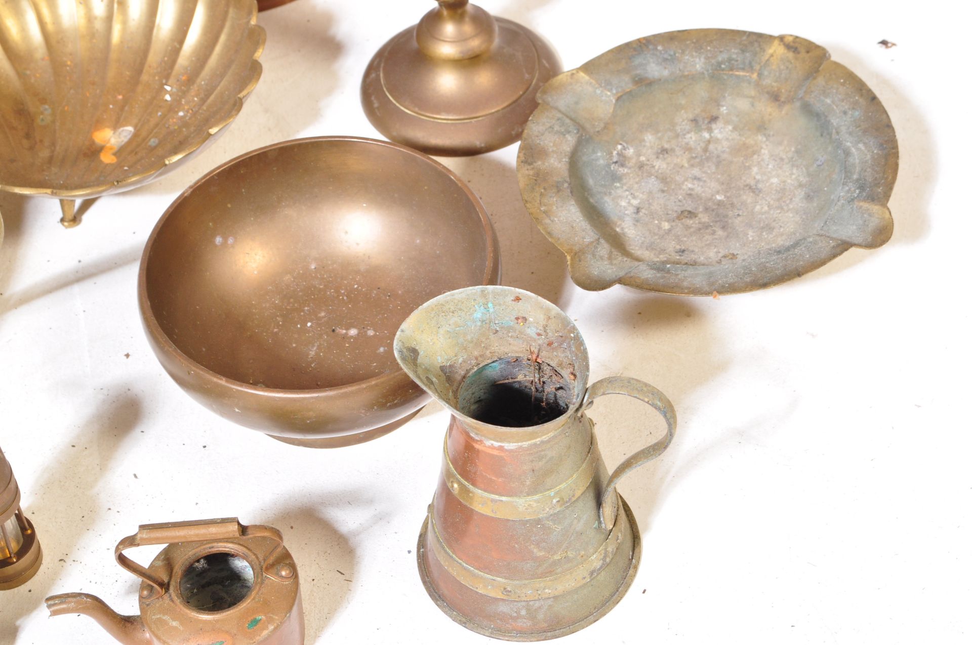 COLLECTION OF RETRO COPPER & BRASS ITEMS - Image 2 of 8