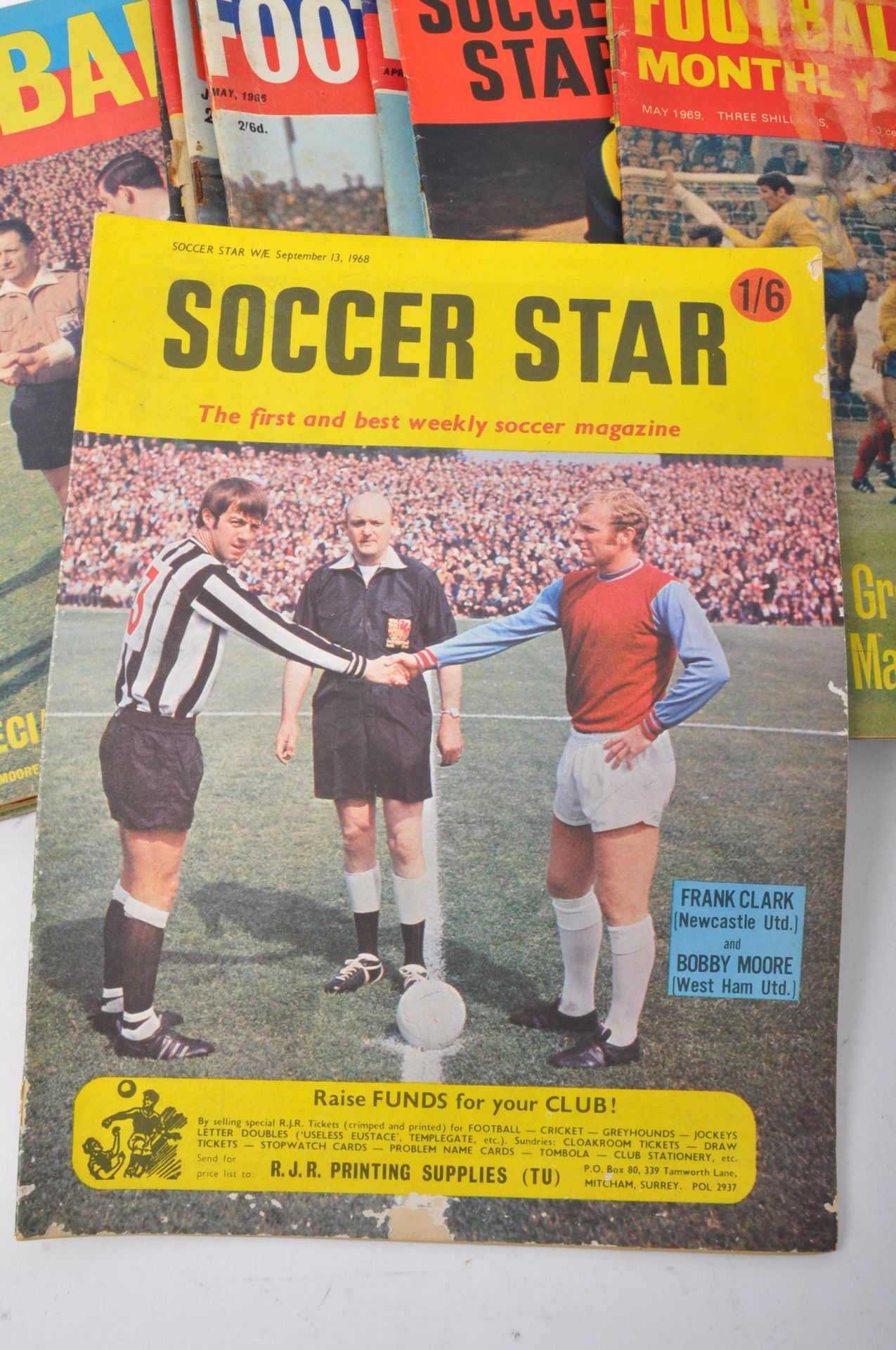 CHARLES BUCHAN'S FOOTBALL - COLLECTION OF MAGAZINES - Image 6 of 7