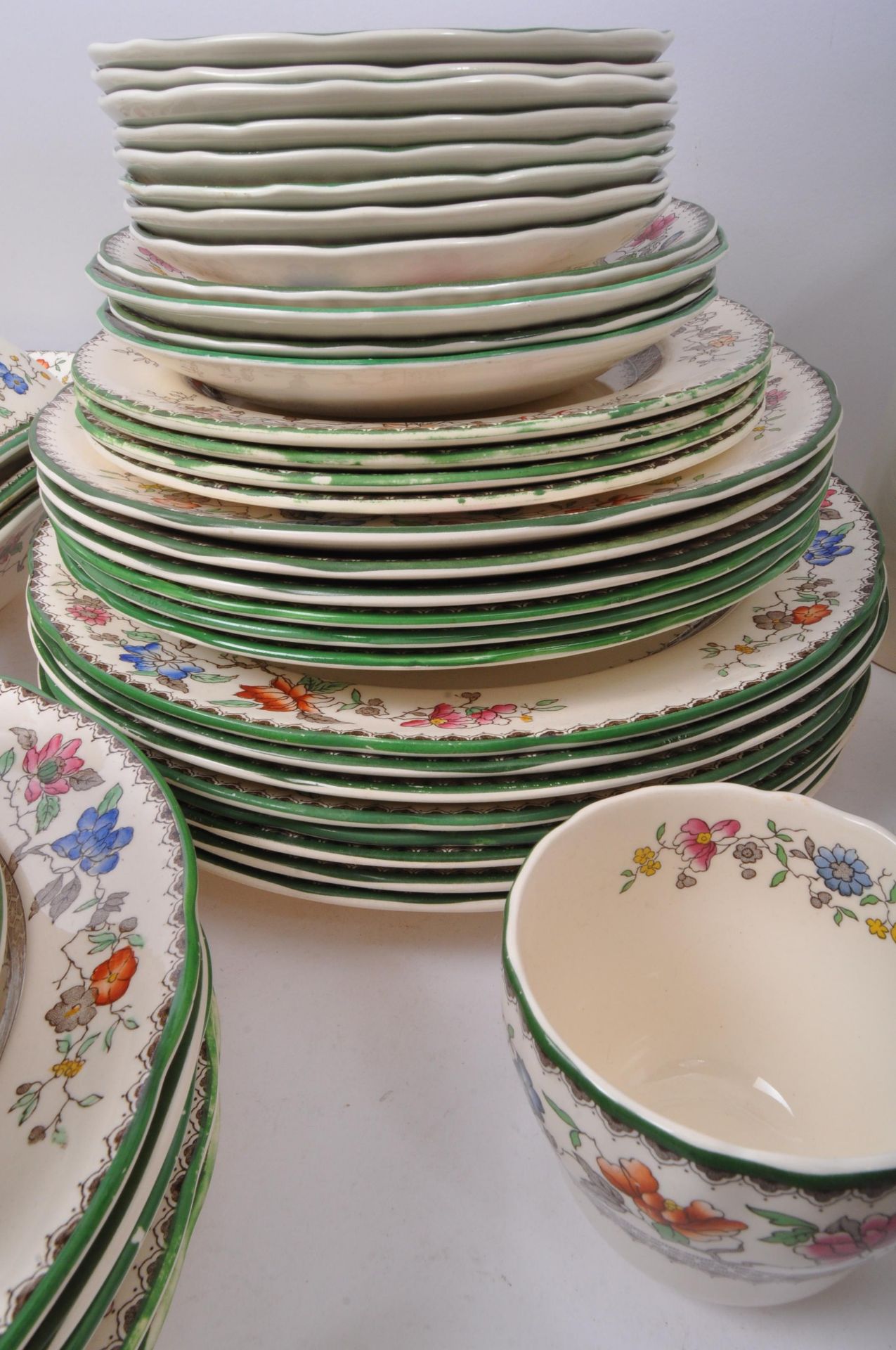 EARLY 20TH CENTURY COPELAND SPODE 'CHINESE ROSE' DINNERWARE - Image 4 of 8